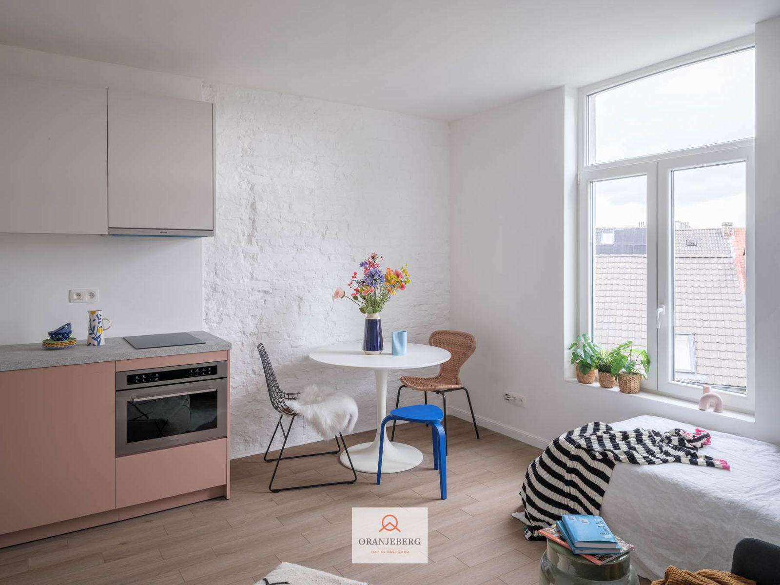 Lichtrijke gerenoveerde studio te koop vlakbij centrum Gent foto {{pictureIndex}}