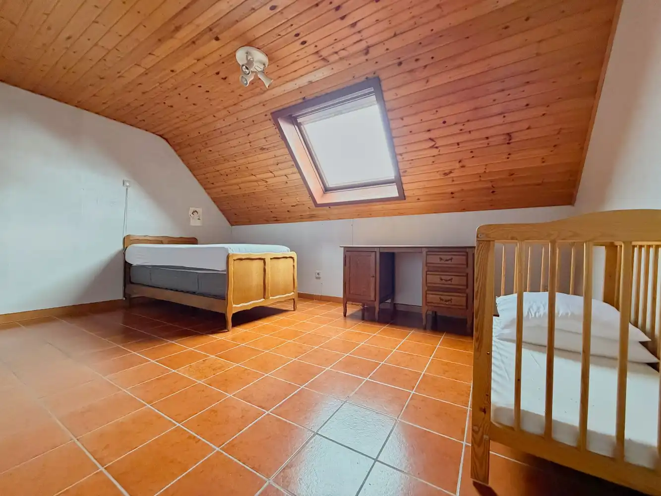 Ruime gezinswoning (4 slpks) op prachtig perceel van 1083m²! foto 7