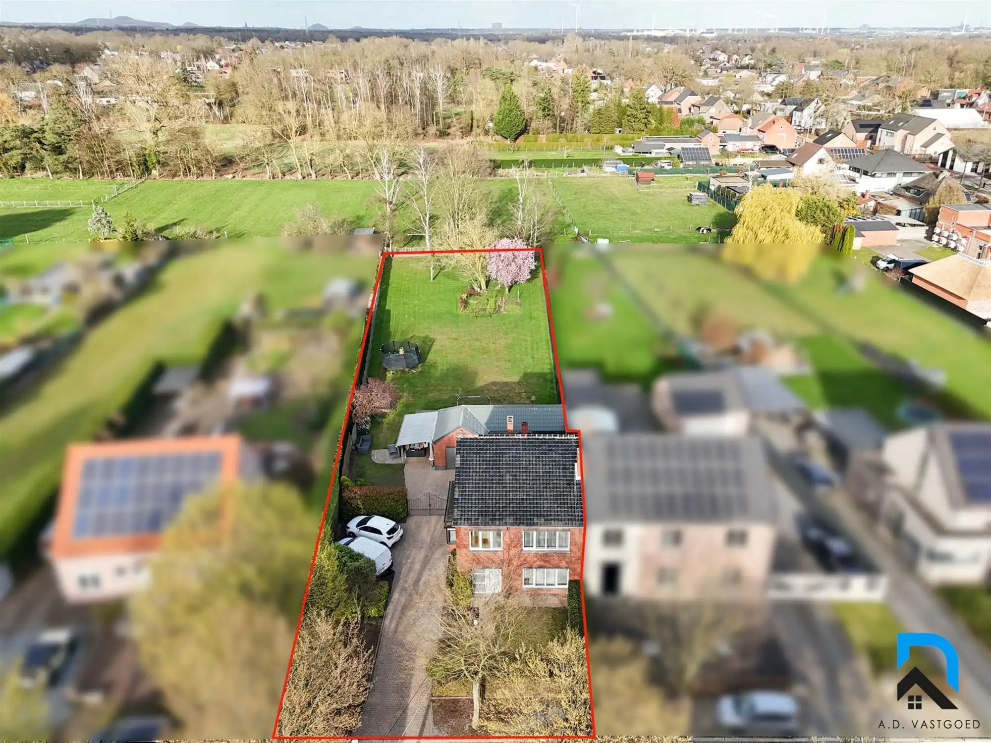 Halfopen bebouwing in Diepenbeek op ruim perceel foto 2