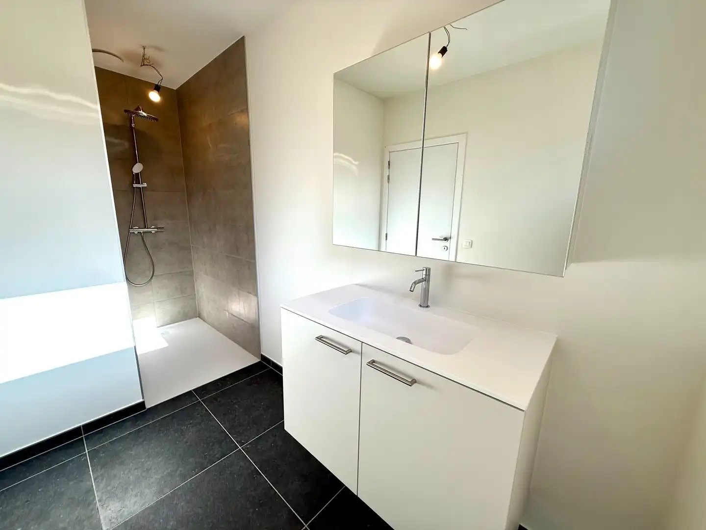 Volledig nieuwbouw, verrassend ruime en lichtrijke gezinswoning met 3 slaapkamers foto 20