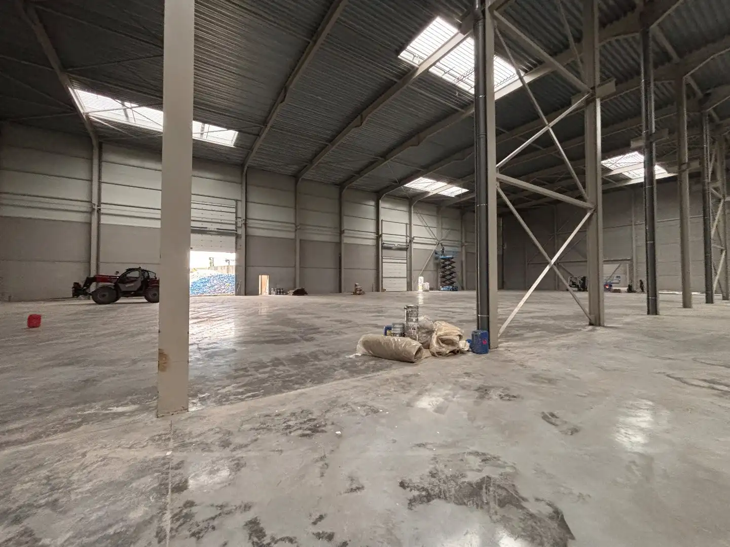 Logistieke bedrijfshal - 6834 m² & 350m² kantoren - met mogelijkheid tot 1200 m² extra kantoren. Superligging! foto 14