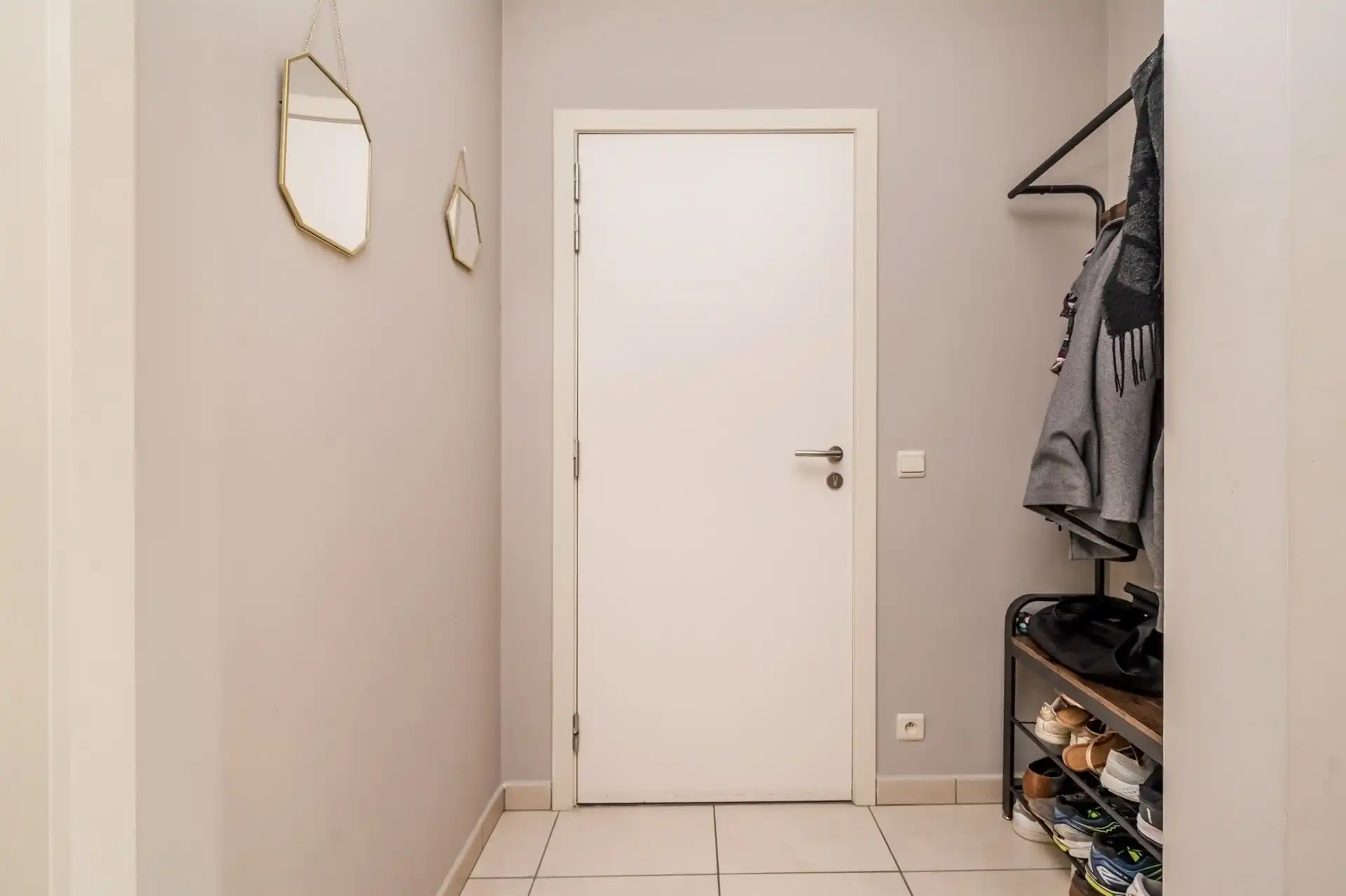 Lichtrijk glv appartement met tuin & 2 slaapkamers foto 5