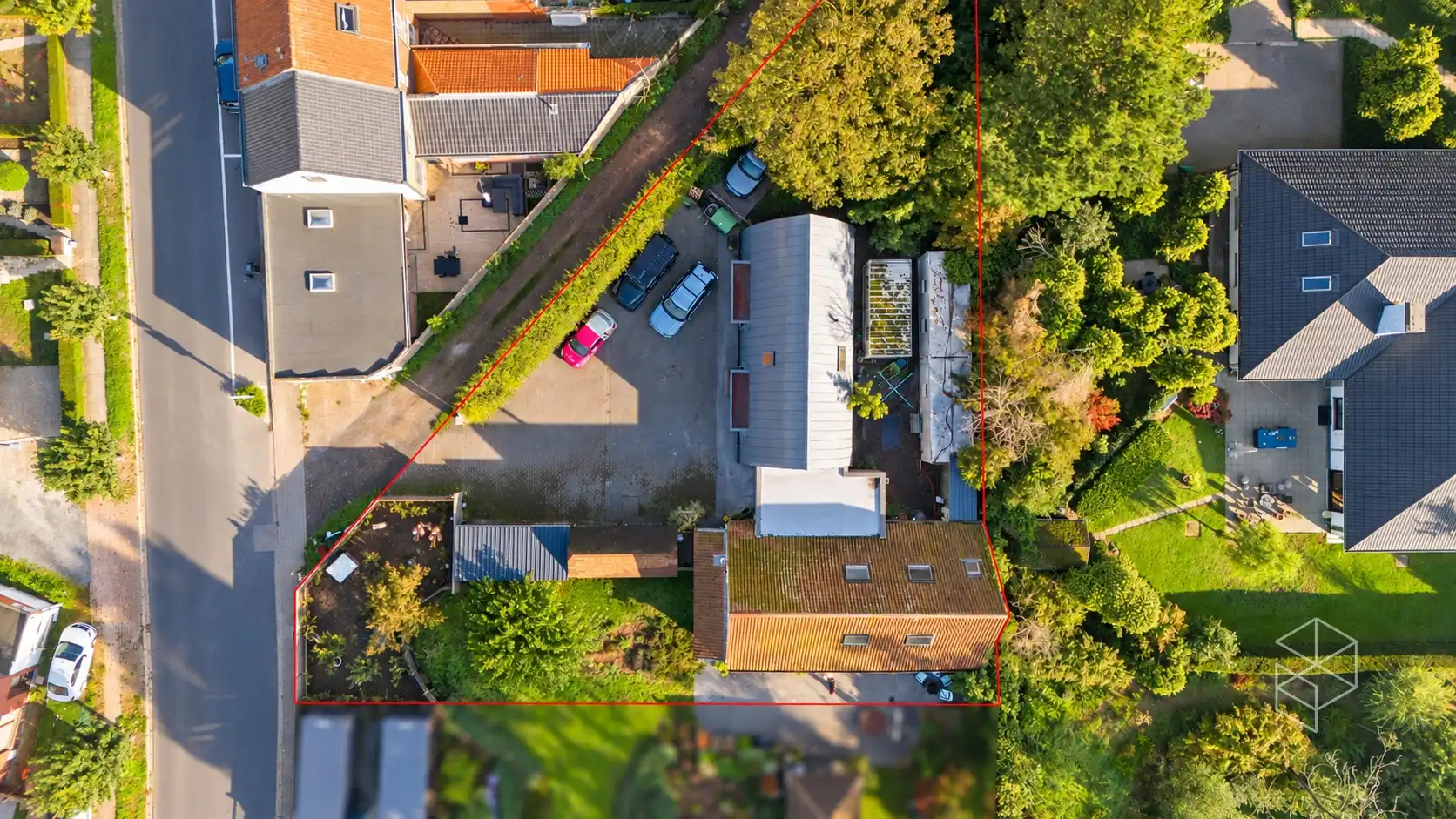 Karaktervolle woning in loftstijl met ruime loods op circa 1117 m² in Assebroek foto 8
