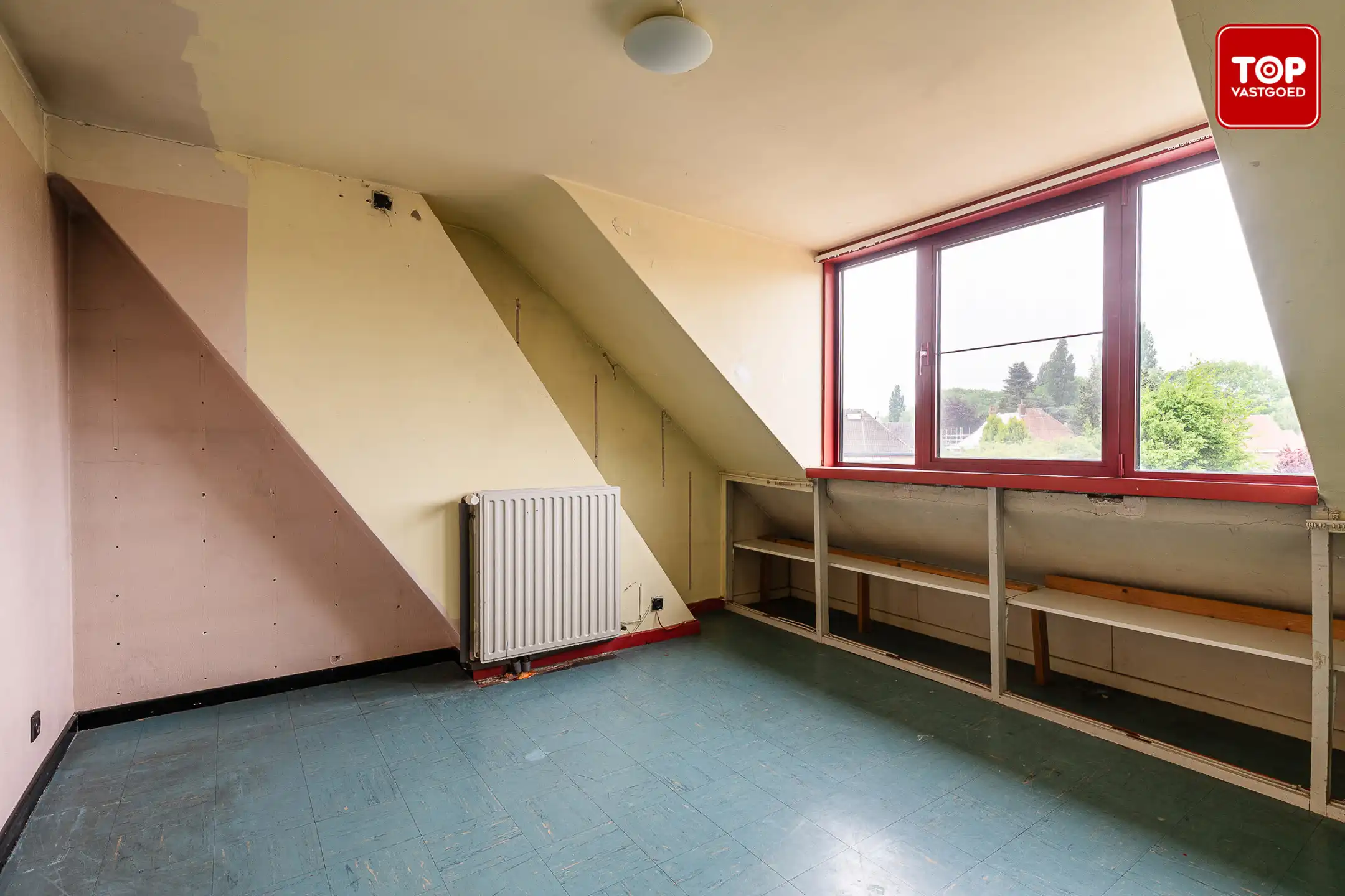 Instapklare woning met 4 slaapkamers, garage en prachtige tuin.  foto 23