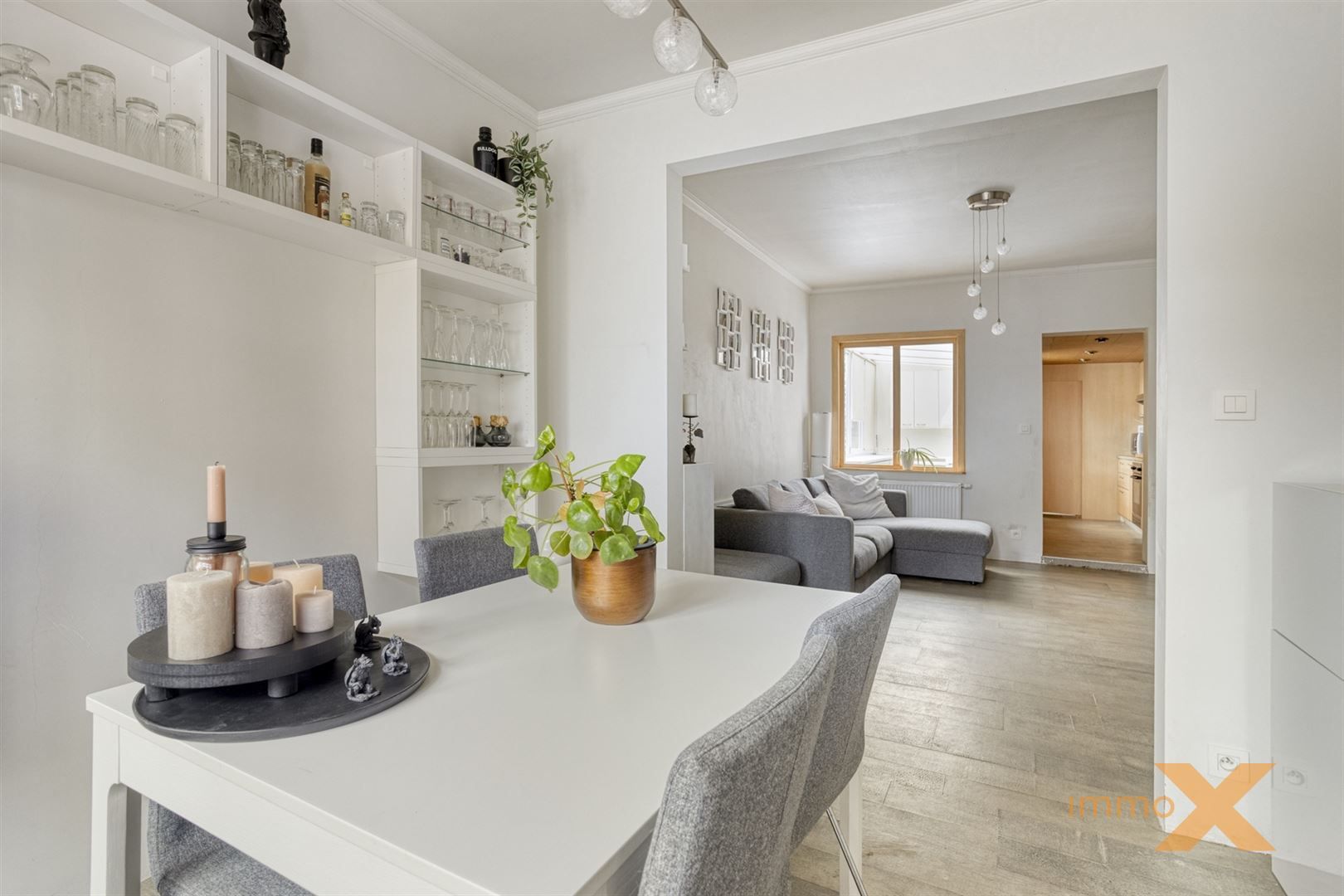 GEZELLIGE GROTENDEELS GERENOVEERDE WONING MET TUIN foto 2