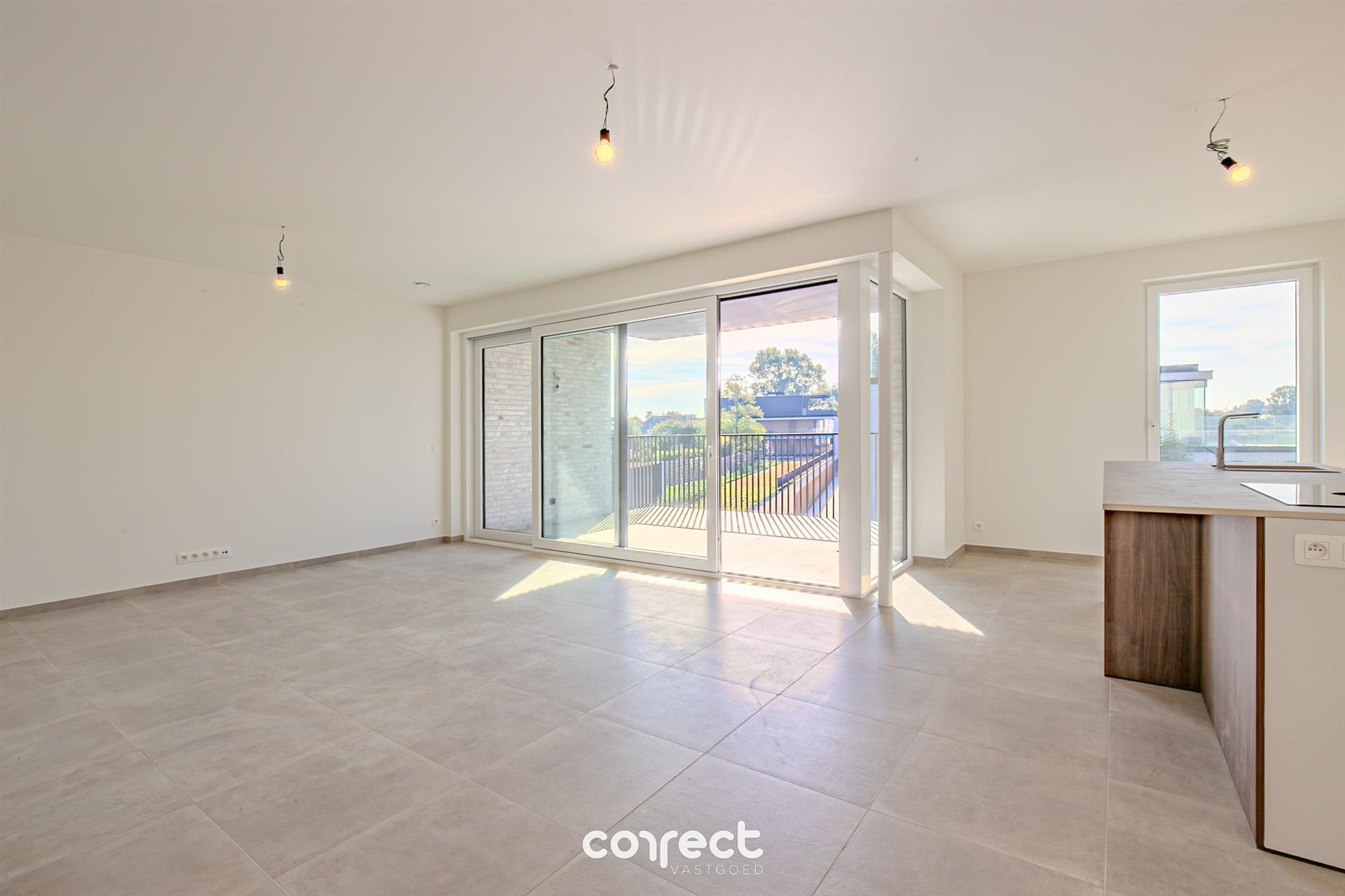 Volledig afgewerkt nieuwbouwappartement in centrum Zedelgem foto 4