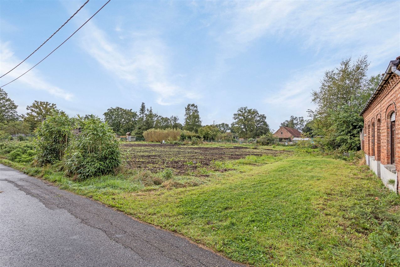 Unieke kans: Te renoveren of nieuw te bouwen hoeve op 31a40 in een rustige, landelijke omgeving foto 4