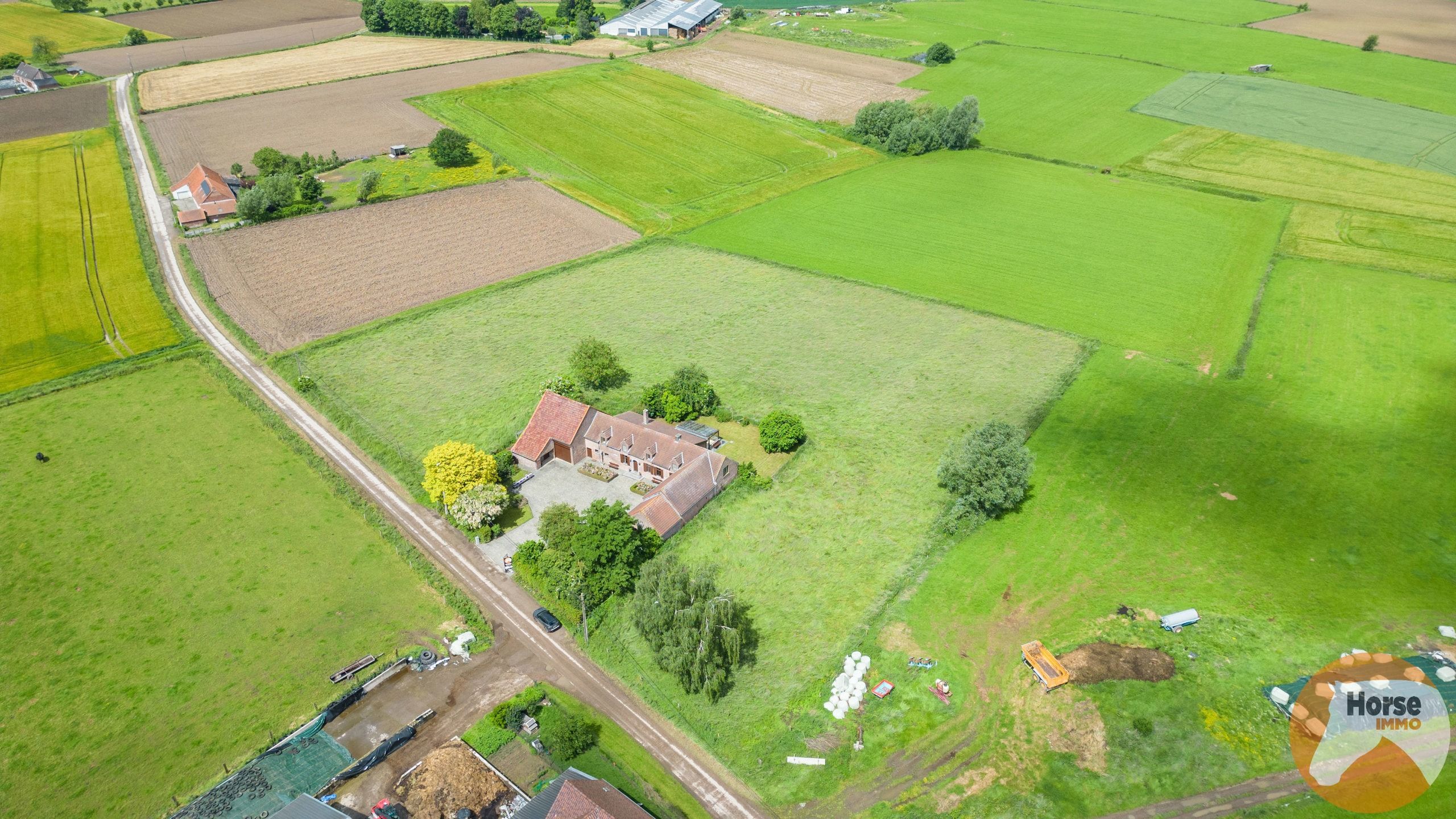 Uniek gelegen hoeve met veel mogelijkheden. foto 1