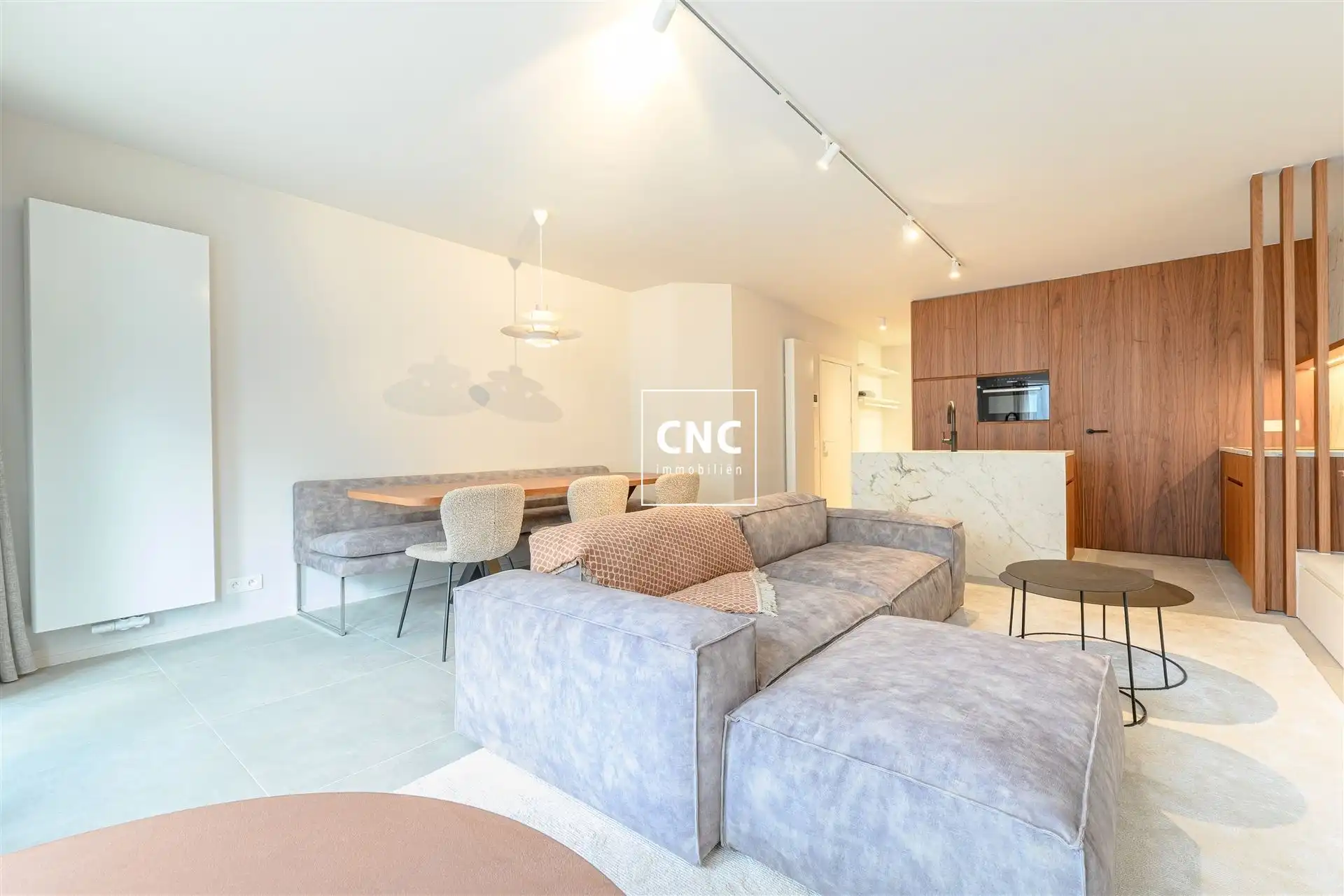 Stijlvol afgewerkt appartement met zijdelings zeezicht foto 2