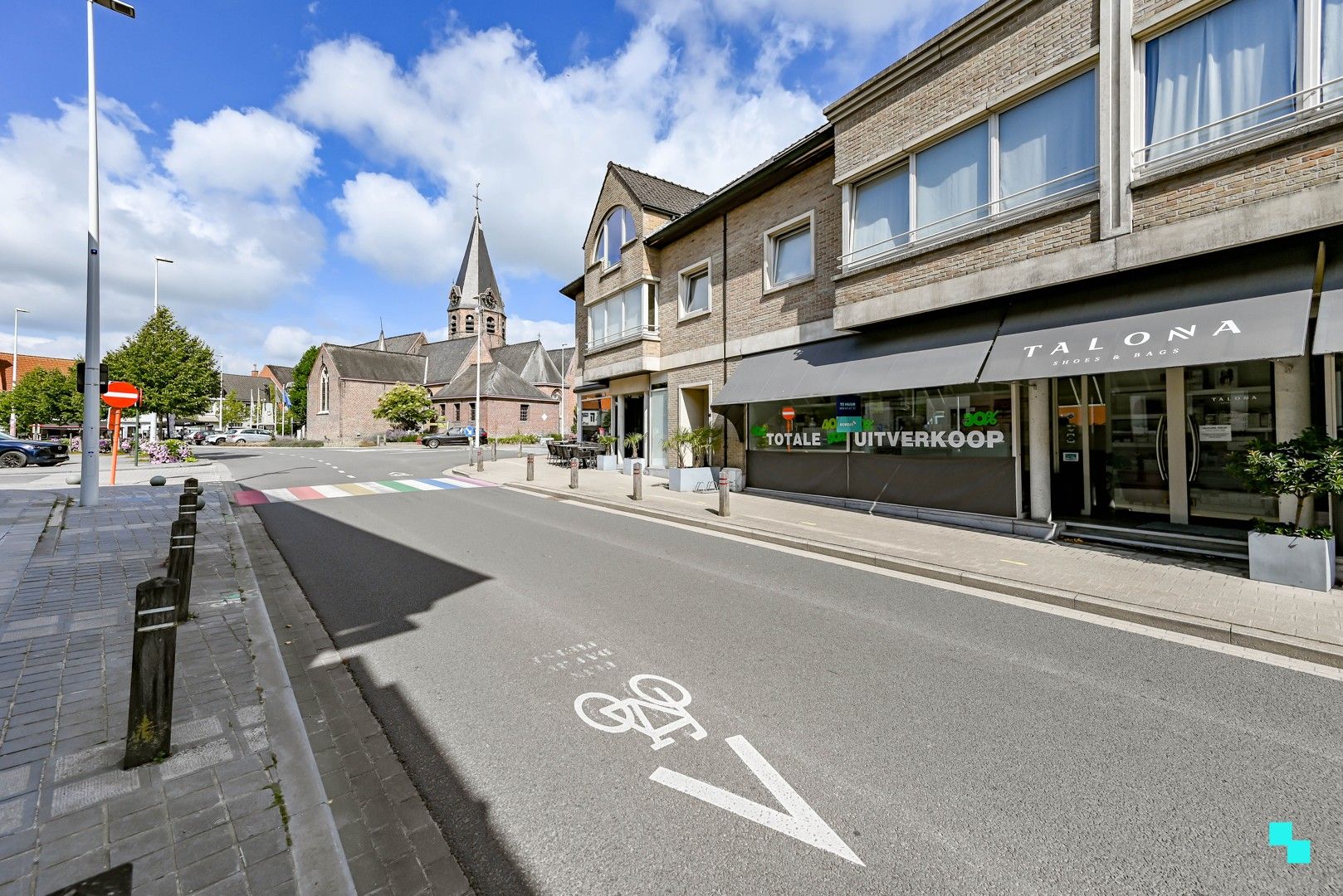 Centraal gelegen handelspand met etalage in hartje Lendelede foto 3