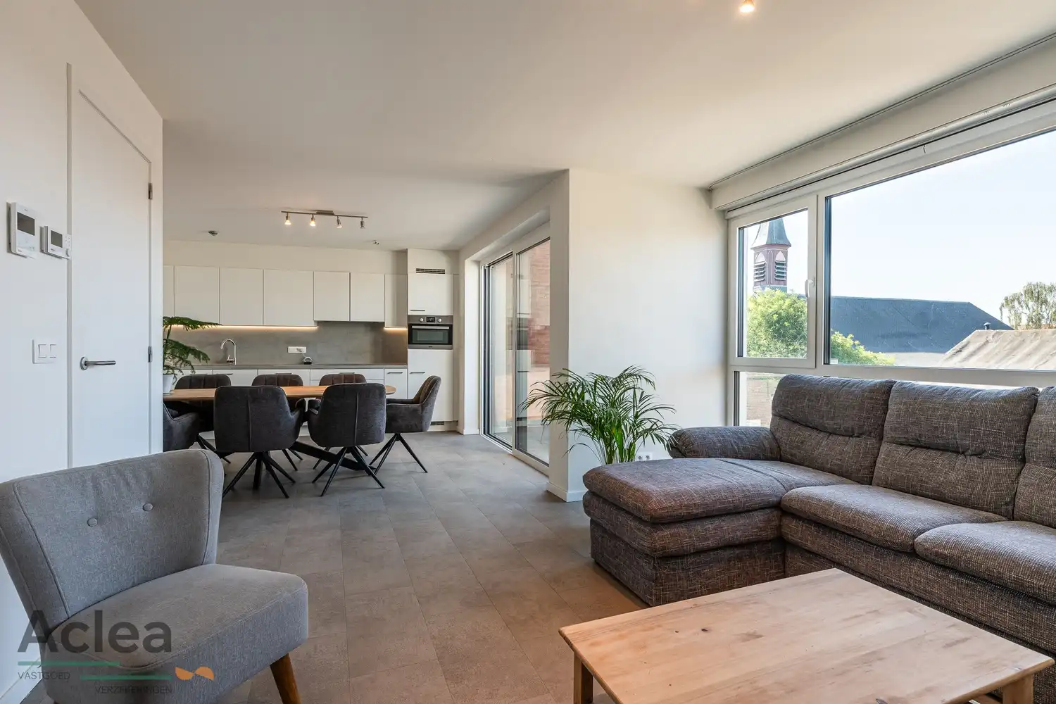 Modern appartement met ruim terras én garage in Sint-Jan-in-Eremo foto 5