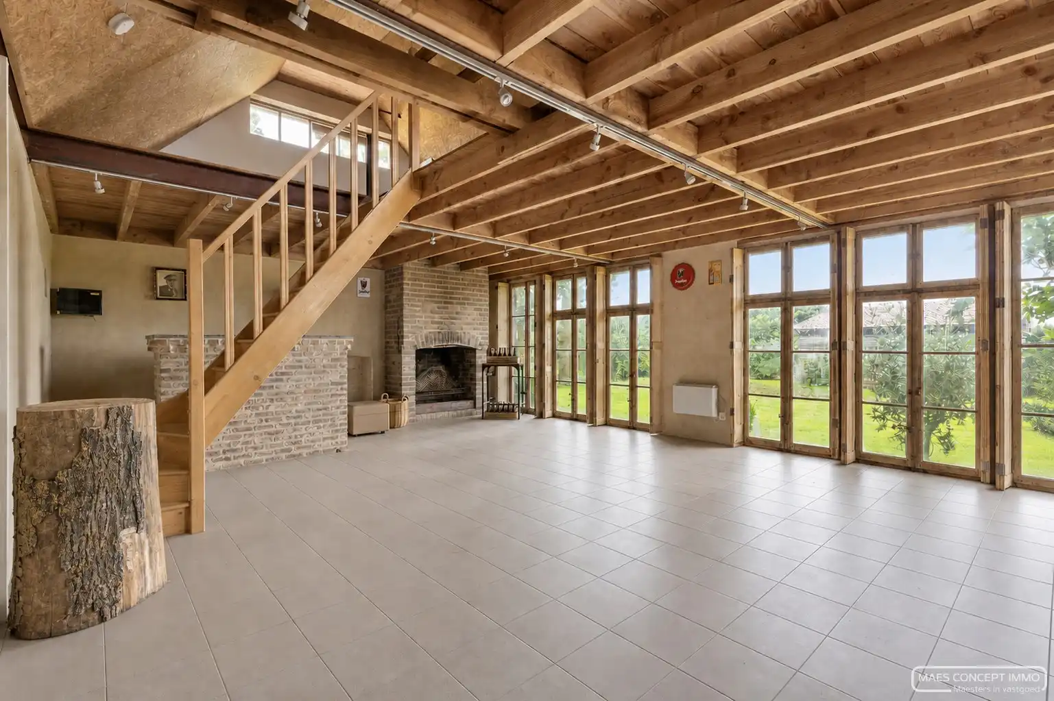 Uitzonderlijk gelegen villa met polyvalent bijgebouw op 3500 m², omringd door groen en landerijen foto 19