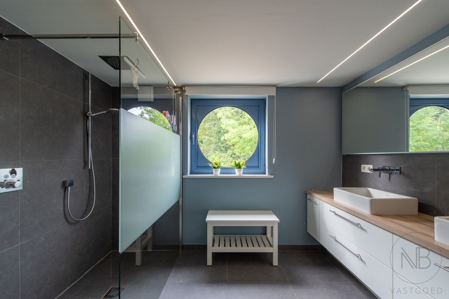 Moderne villa  met zwembad op toplocatie in Genk - instapklaar en future-proof foto 19