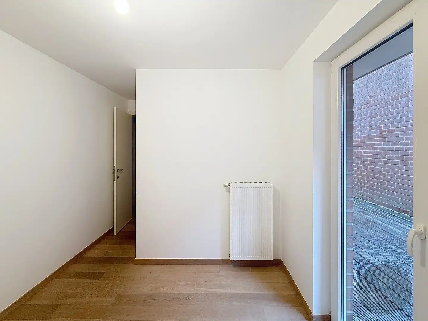 2 slaapkamer appartement met koer en garagestaanplaats foto 6