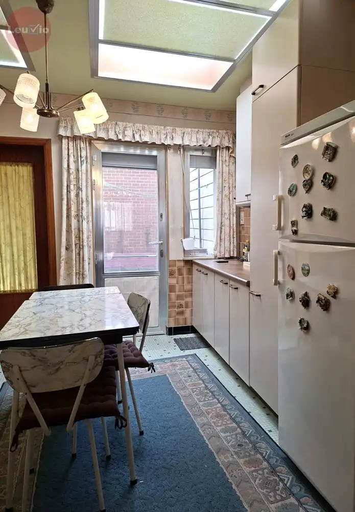 Goed gelegen woning // 2 slaapkamers + zolder om af te werken foto 6
