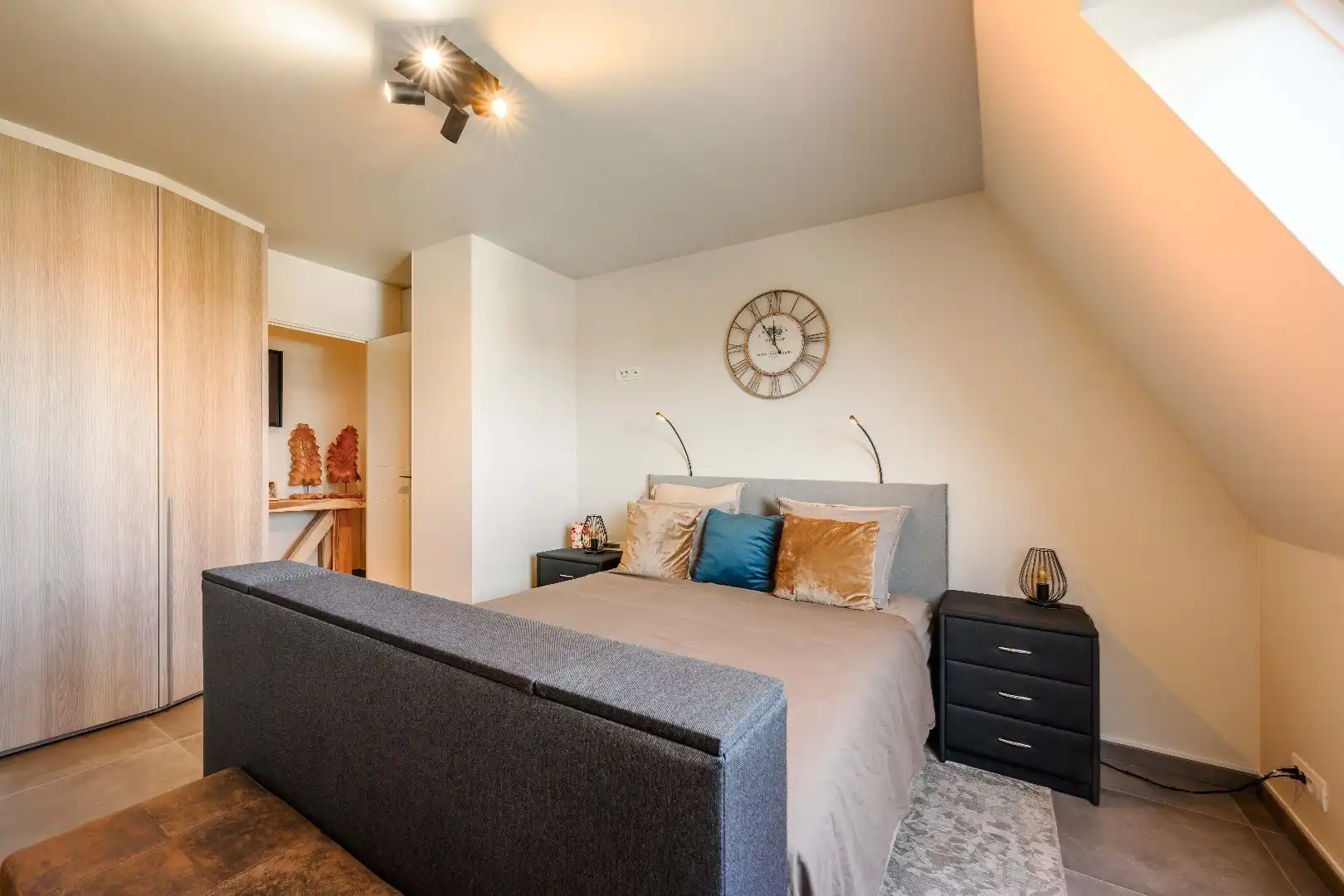 LUXUEUS PENTHOUSE (BJ 2019) MET GUNSTIGE LIGGING foto 16