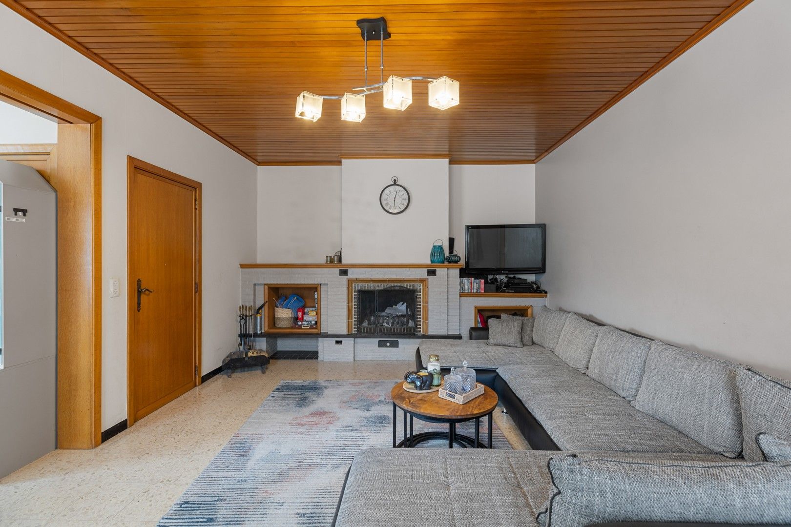 Halfopen gezinswoning in het hart van het landelijke Gontrode, met zicht op agrarisch gebied foto 6