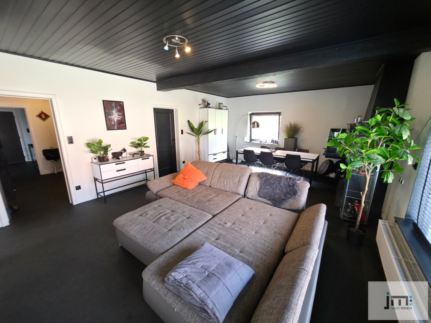 Gelijkvloerse woning met grote hal (200 m2) foto 6