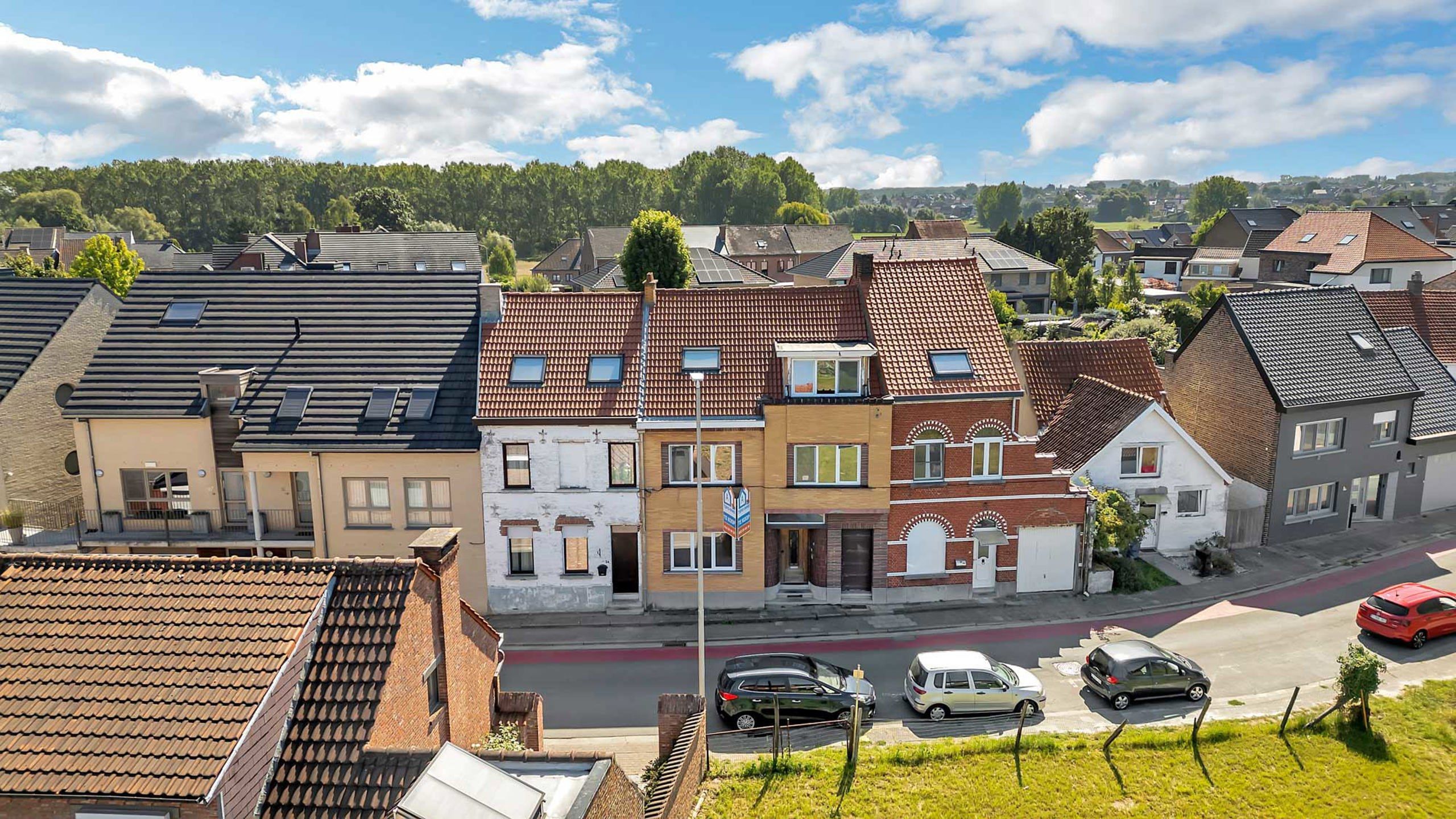 Ruime woning met tuin en 4 slaapkamers te Denderleeuw  foto 2