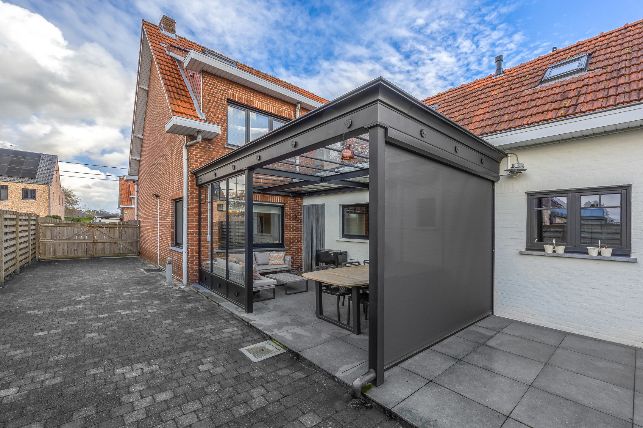 Charmante HOB met overdekt terras, omheinde tuin en garage foto 17