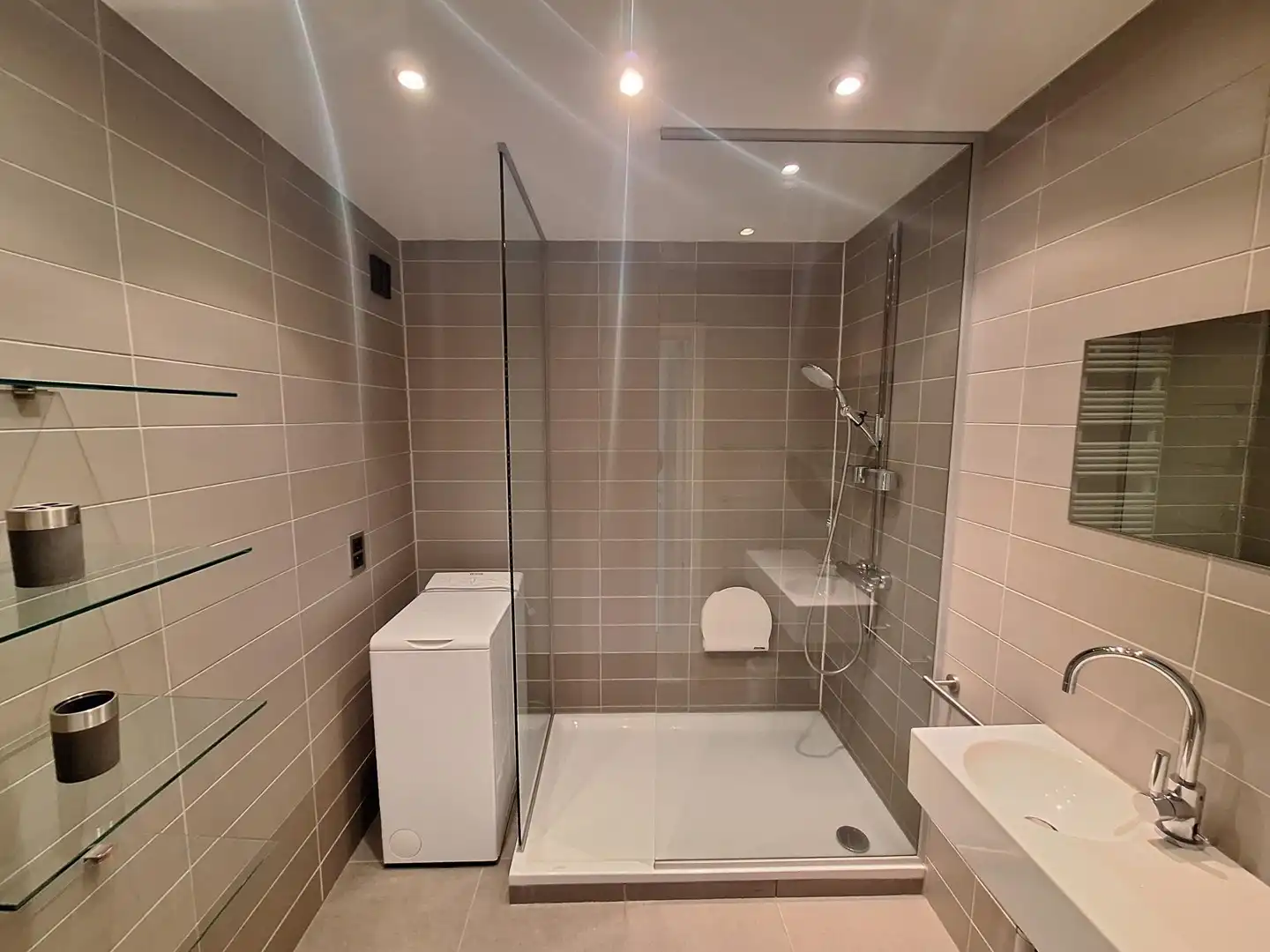 Licht gemeubelde appartement met één slaapkamer foto 16