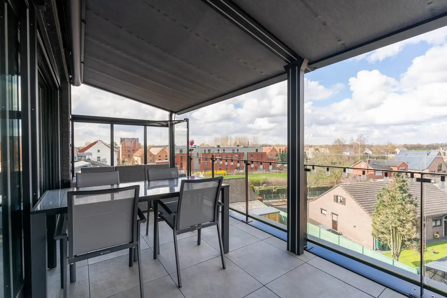 Recent, modern twee-slaapkamer appartement inclusief kelder en twee ondergrondse autostaanplaatsen te Werchter ! foto 14