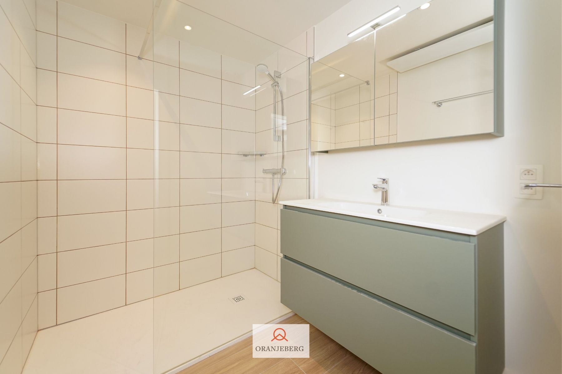Appartement met prachtig zicht over de Portus Ganda foto 21