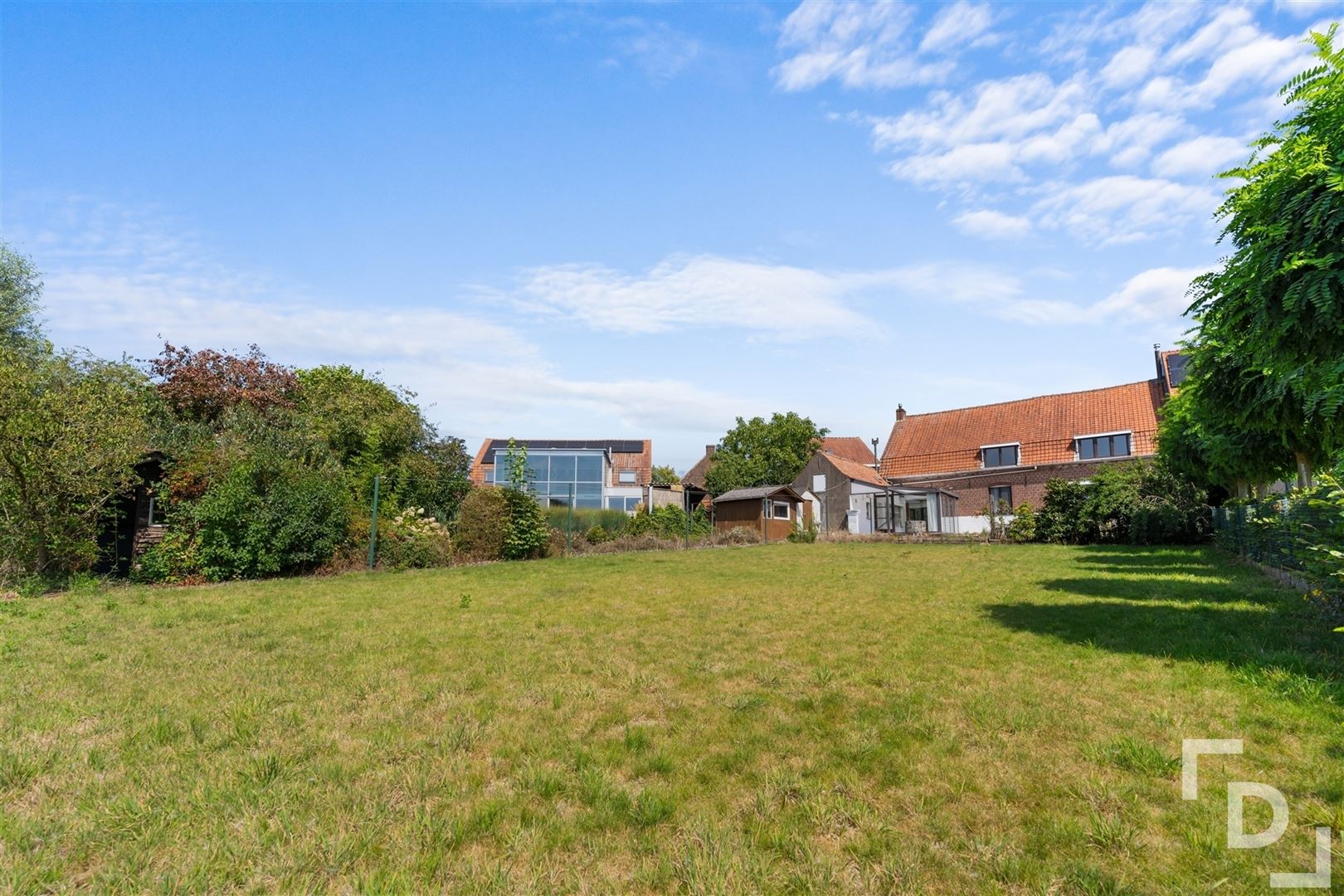 Ruime te renoveren woning te koop in Geluveld. foto 39