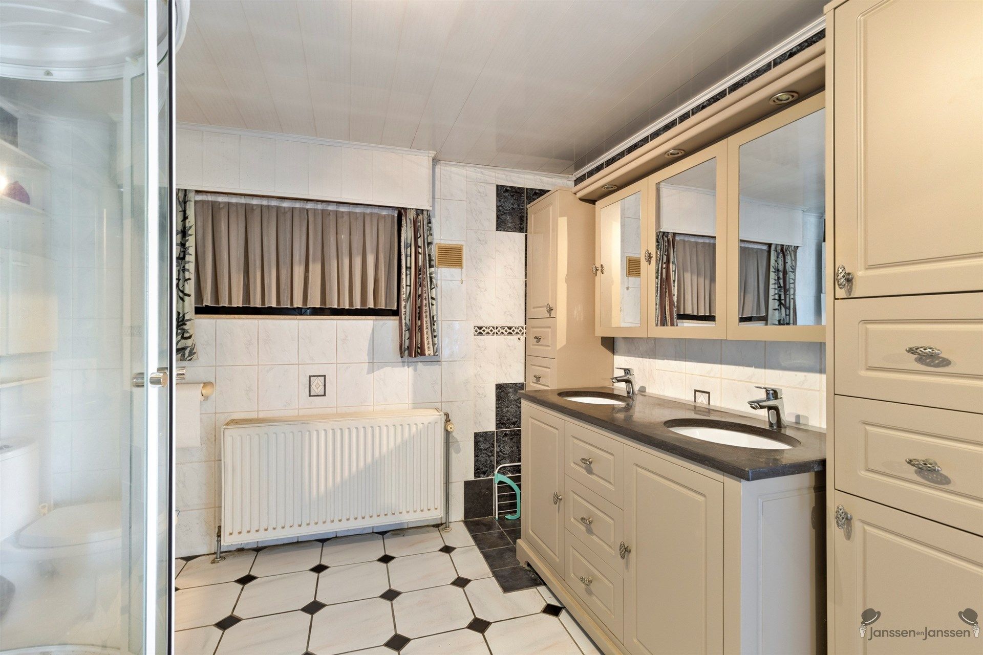 Charmant duplex appartement met 2 garages vlakbij het bruisende centrum van Boom foto 17