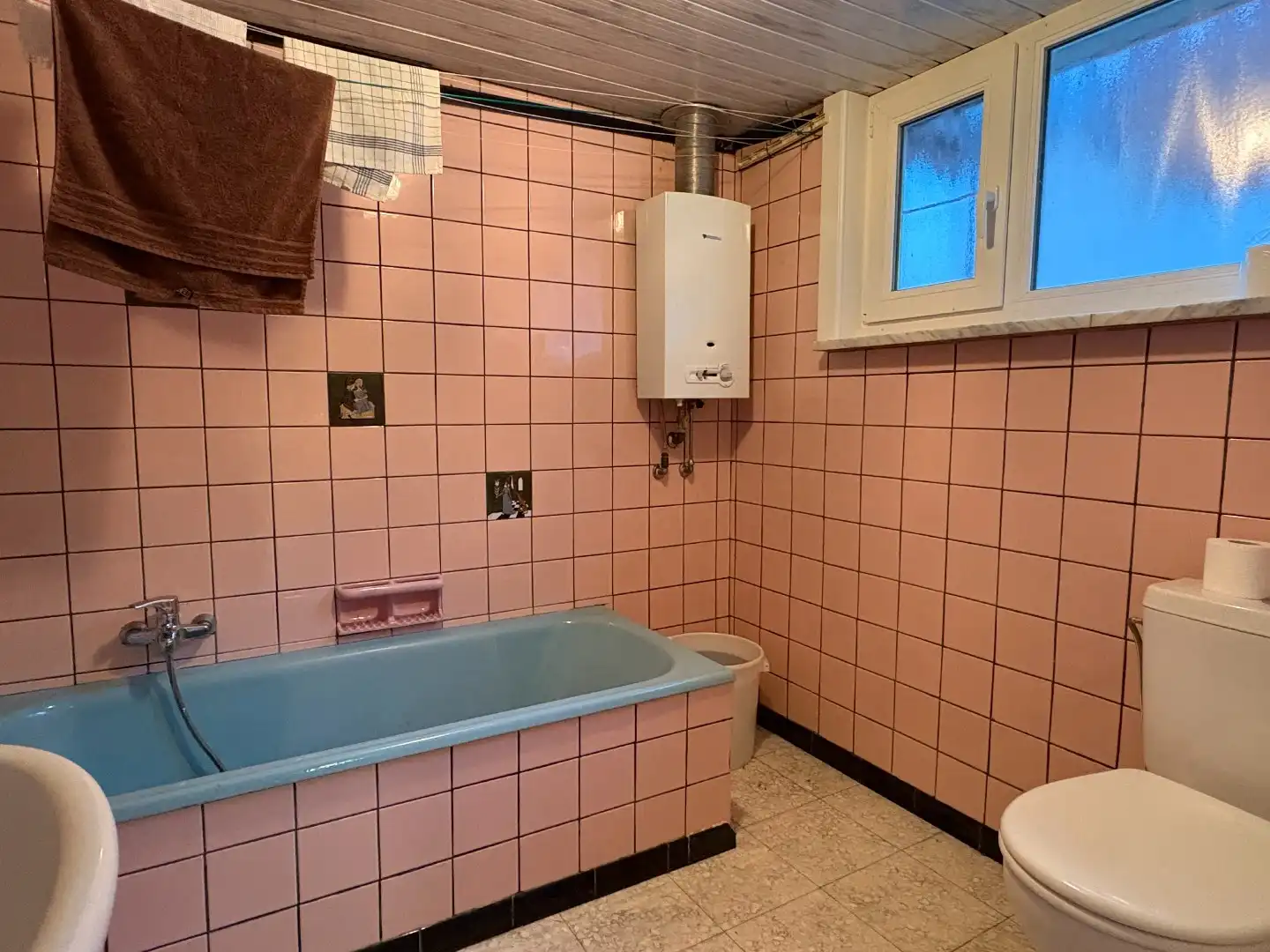 Te renoveren woning te koop in Harelbeke met uitweg.  foto 6