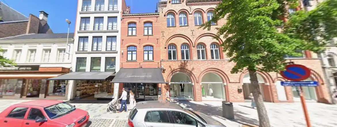 Handelspand op toplocatie in de Ooststraat te Roeselare – ca. 130 m² met brede etalage foto 2
