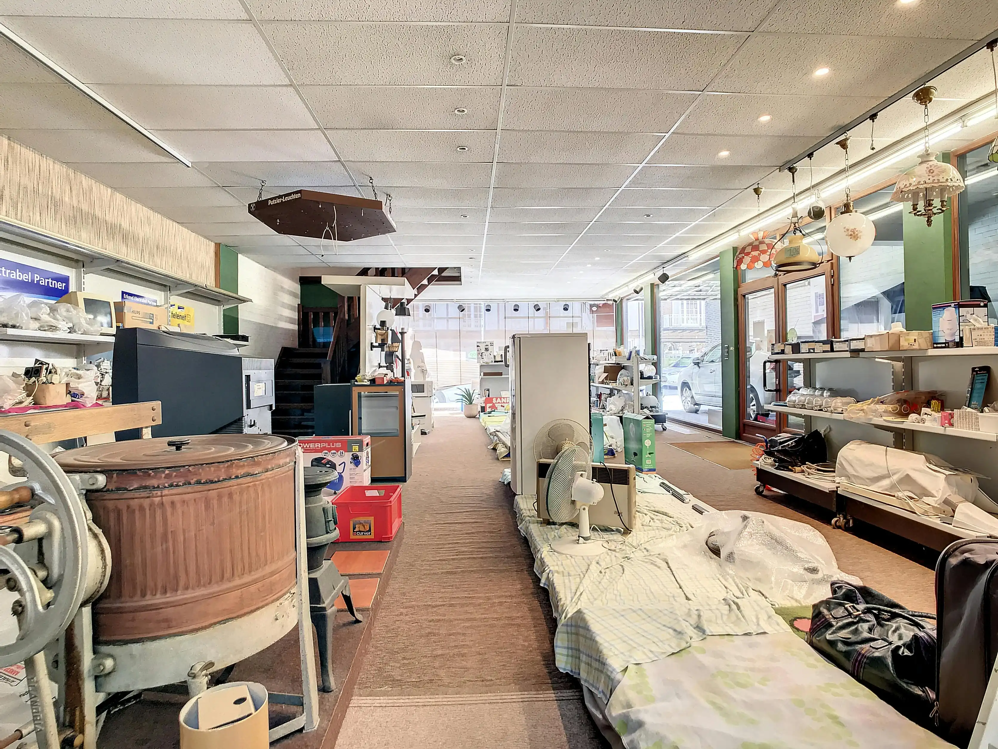 Te renoveren handelspand met appartement en tuin in Bazel foto 3