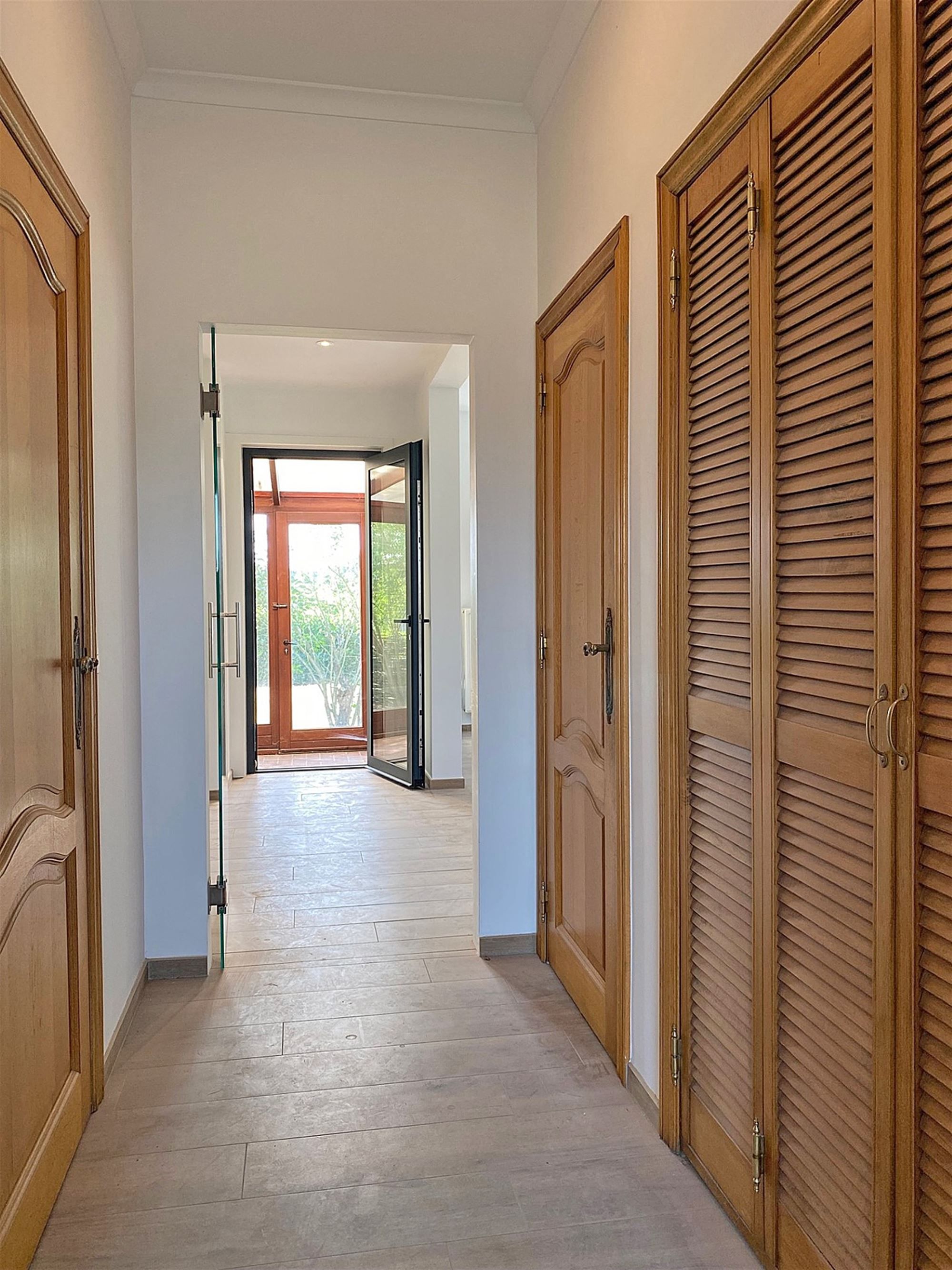 Ruime VERNIEUWDE HALFOPEN BEBOUWING met 4 SLAAPKAMERS ... foto 4