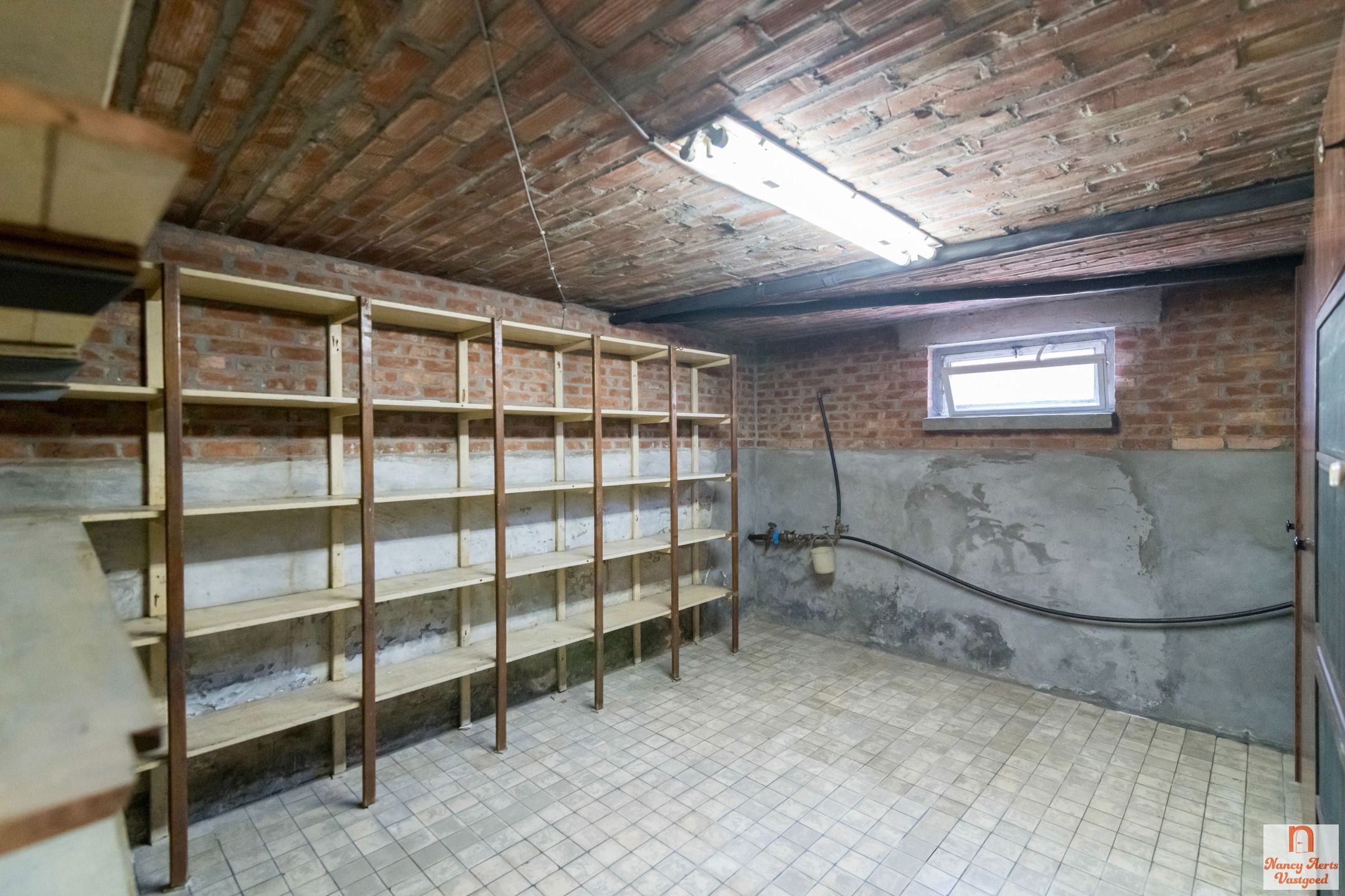 Vrijstaande, goed onderhouden woning op 20 are grond foto 49