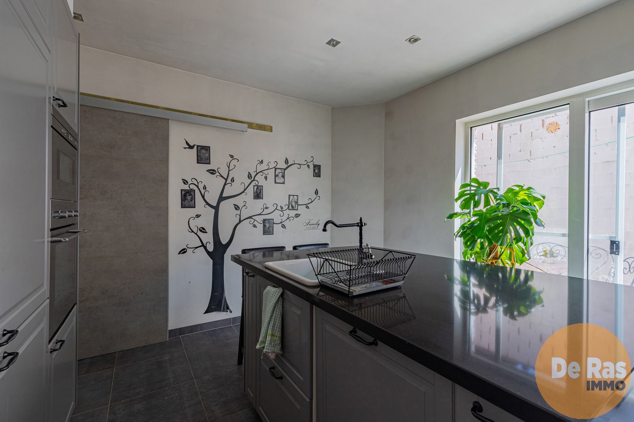 LEDE - Te renoveren woning met 5 kamers en tuin in centrum foto 8