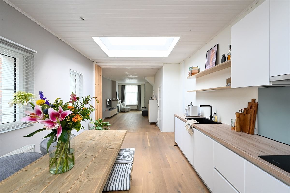 Supergezellige gerenoveerde woning met zij-ingang foto 2