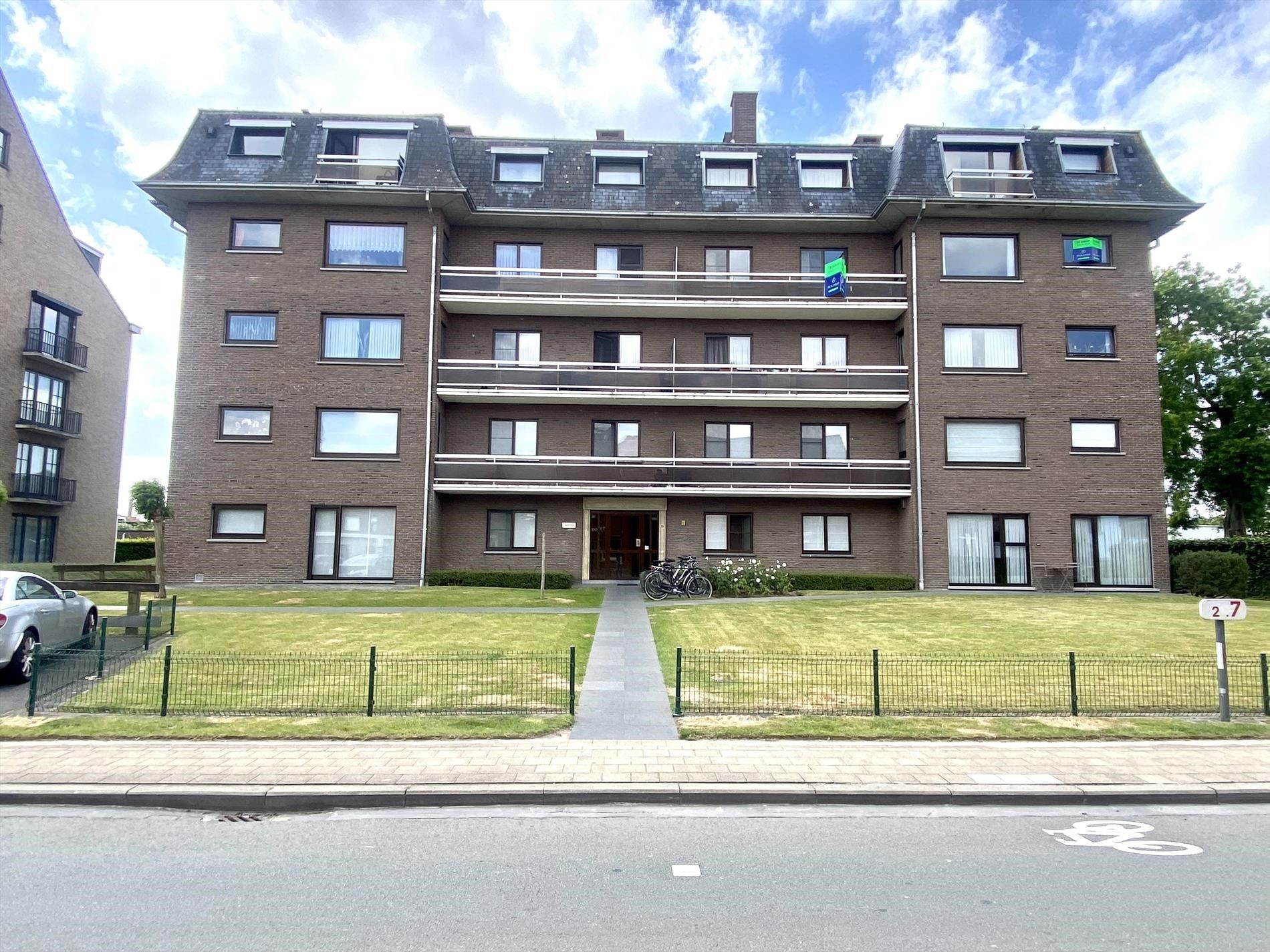 Ruim appartement met garage te huur in Harelbeke foto {{pictureIndex}}
