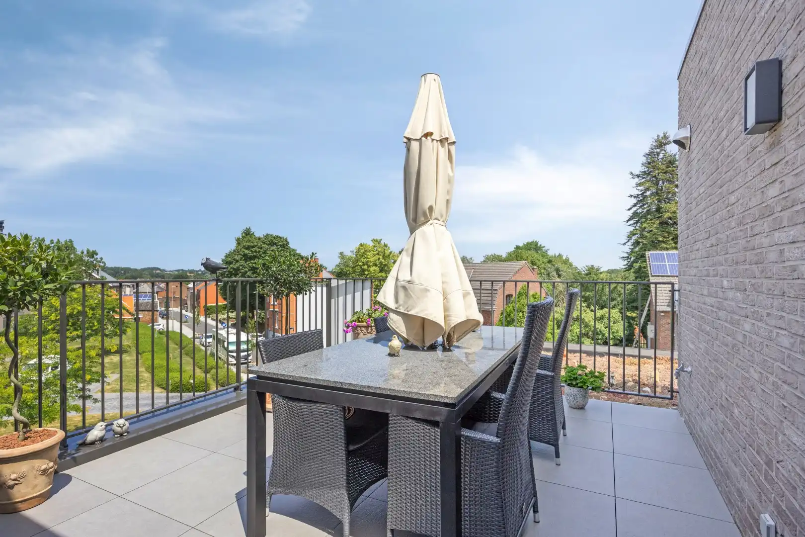 Standaard appartement met terras, lift en garage in het centrum van Tongeren - 2 slaapkamers, bouwjaar 2023, EPC-waarde 72.00, energielabel A, zonnige tuin op h foto 2