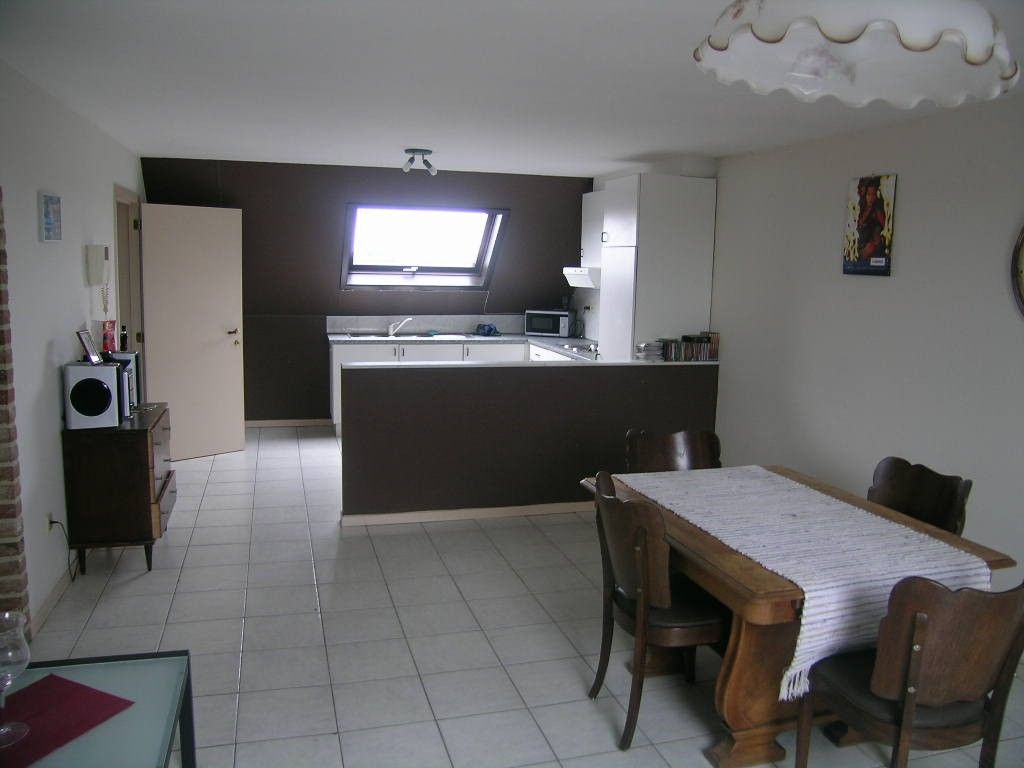Knus 1 slaapkamer appartement te koop in het centrum van Maasmechelen, ideaal als investering! foto 2