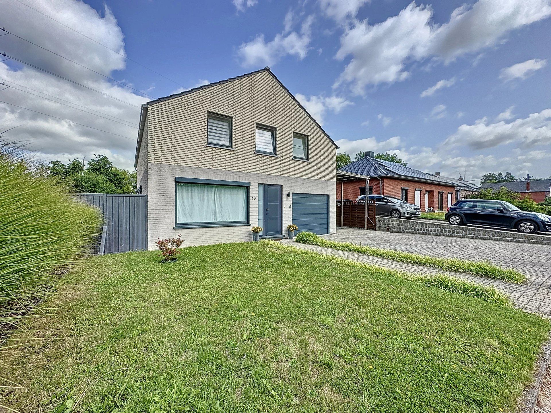 Verrassend ruime woning met 5 slaapkamers en 2 badkamers op groot perceel. foto 3