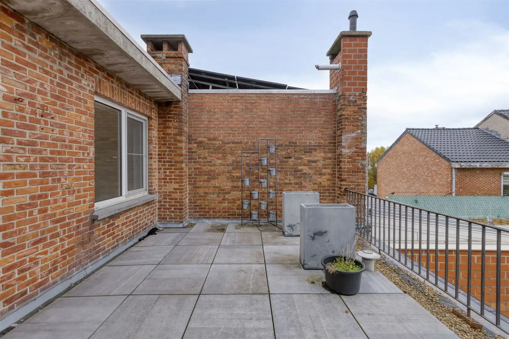 TE KOOP: Duplex-appartement (3slpks) met kantoorruimte of handelsruimte op topligging in Genk! foto 18