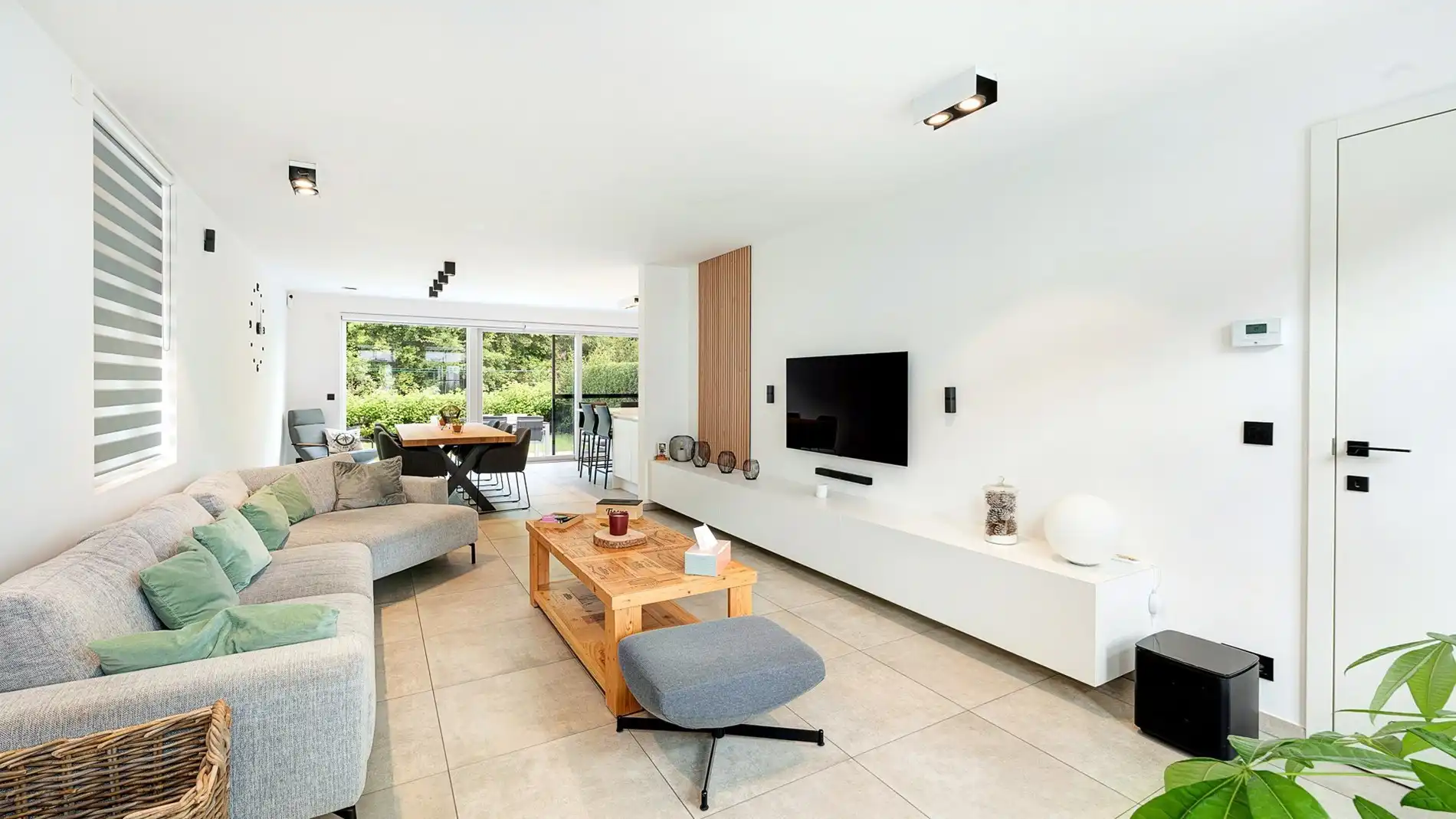 Recente woning met parking en tuin te Moerkerke-Damme foto 4
