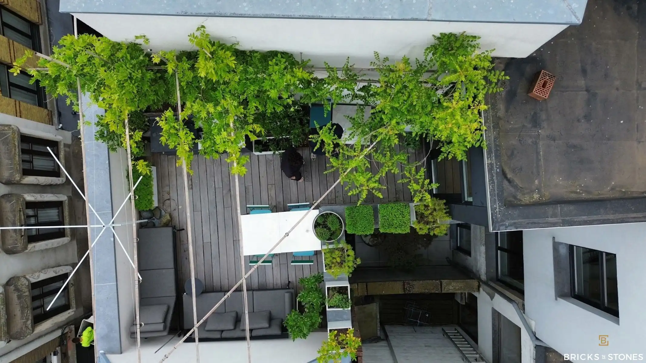 Woning aan Vrijdagsmarkt met dakterras en parking foto {{pictureIndex}}