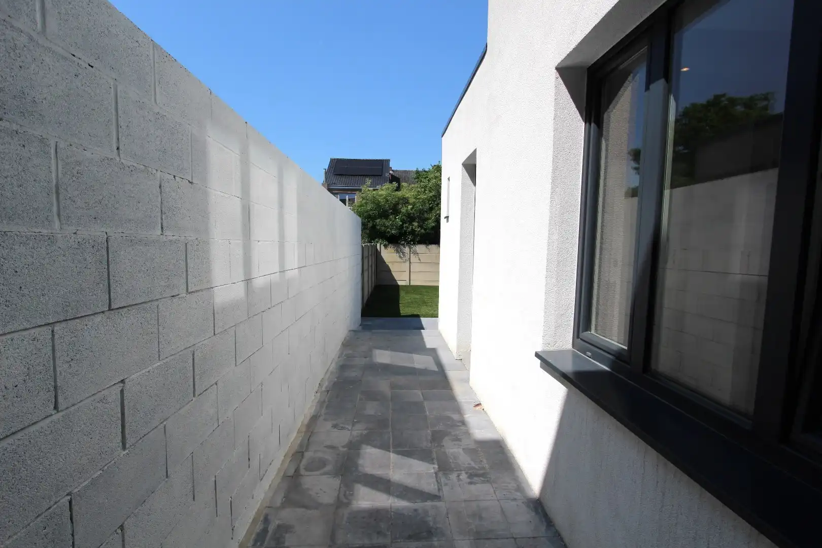 MOOI VERNIEUWDE WONING MET TUIN foto 8