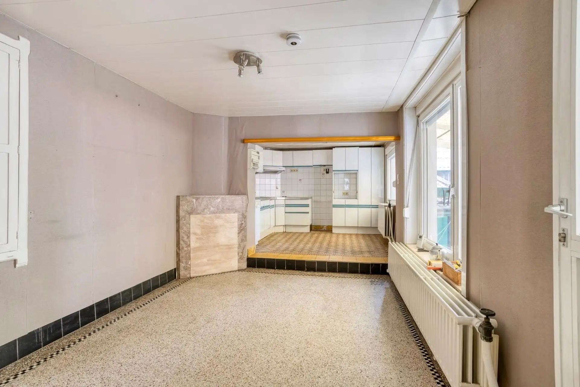 CENTRUM DWORP : groot atelier (+/-220m²) + woning op een perceel van 10are   foto 13