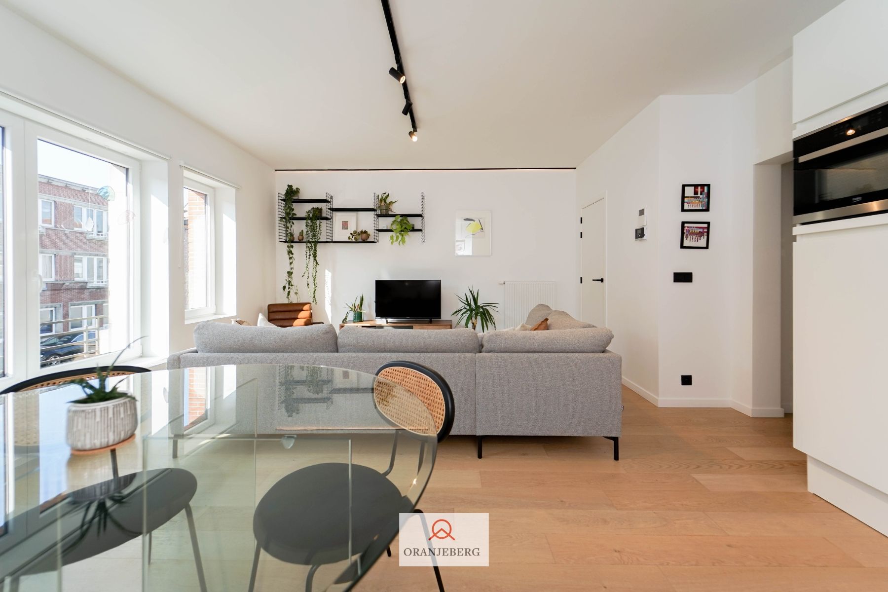 Lichtrijk en gerenoveerd 2 slpk appartement met terras foto 7