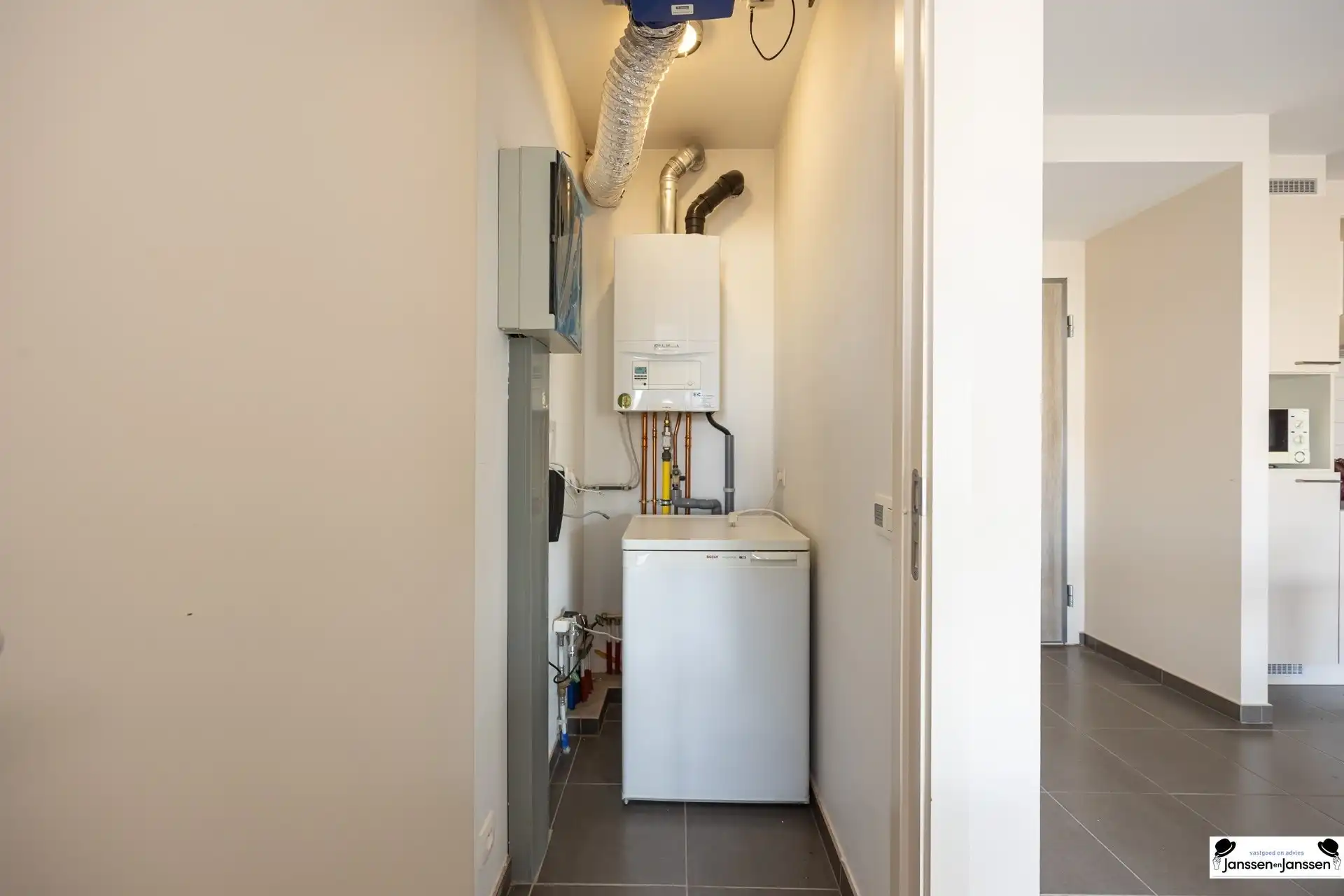 Instapklaar 1-slaapkamerappartement met groot terras in hartje Brasschaat foto 9