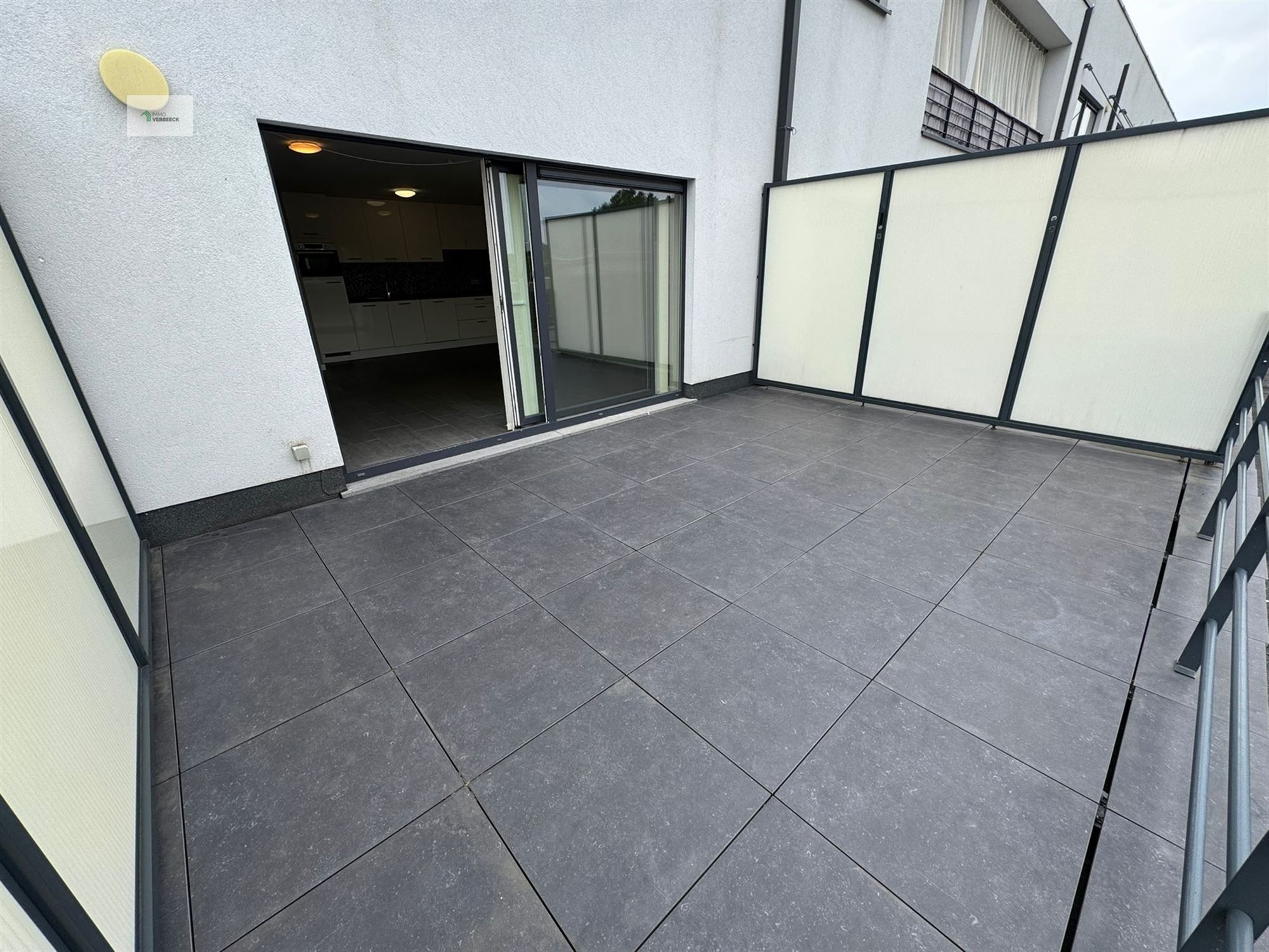 Instapklaar één slaapkamer appartement met afgesloten garage foto 18