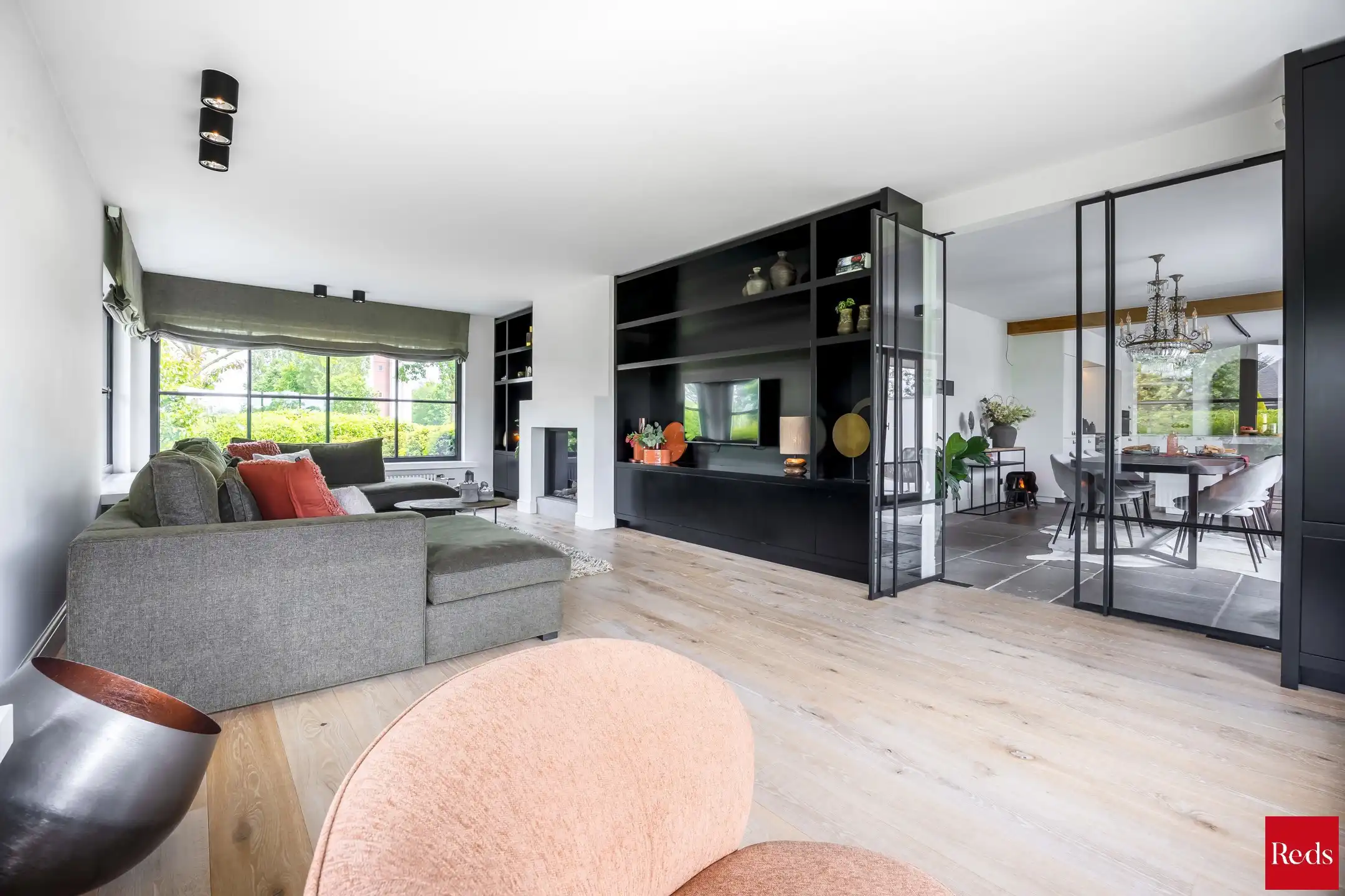 Luxueuze villa met bijgebouw en mogelijkheid tot aankoop achtergelegen weilanden.  foto 6