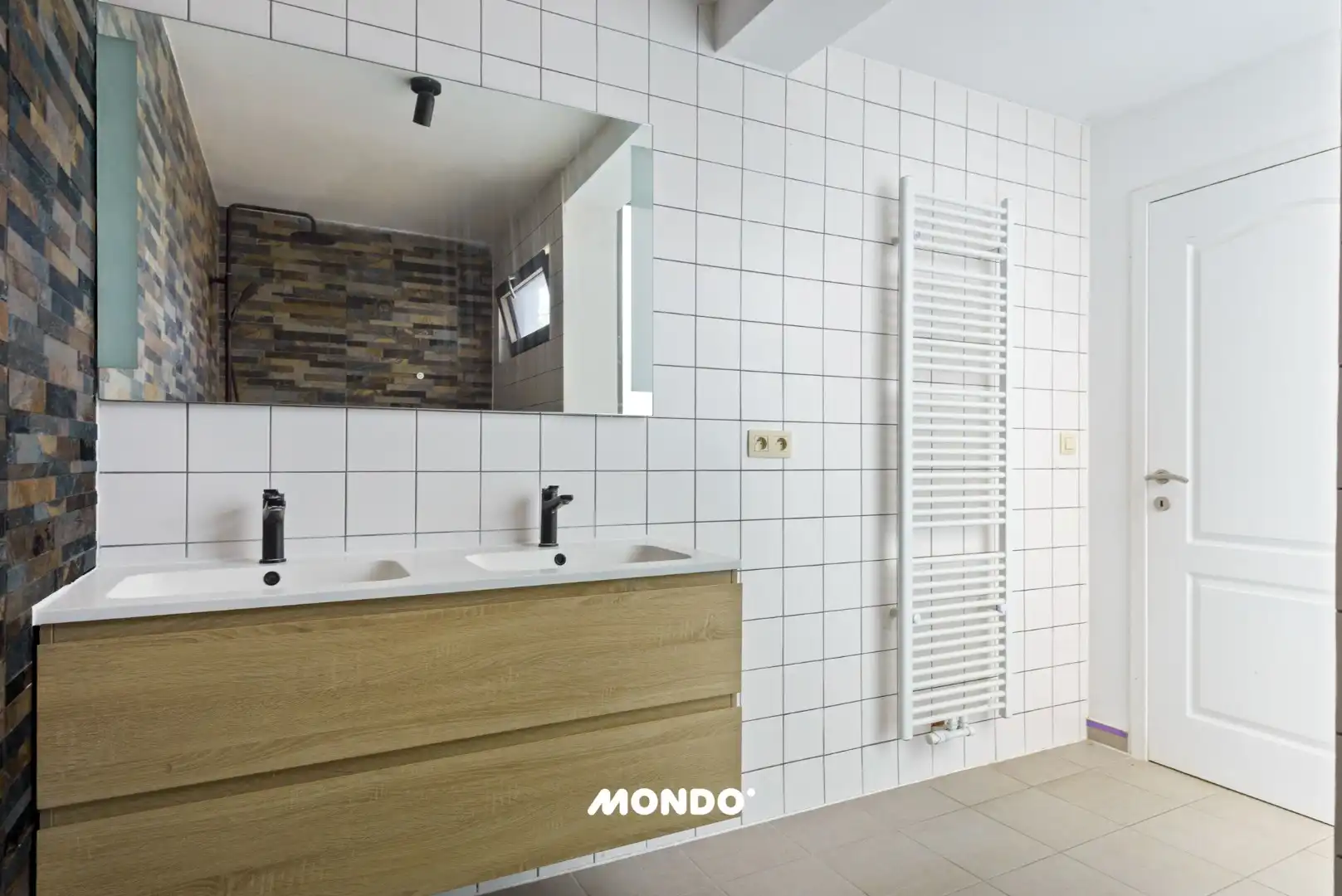 Charmante rijwoning met 4 slaapkamers foto 8